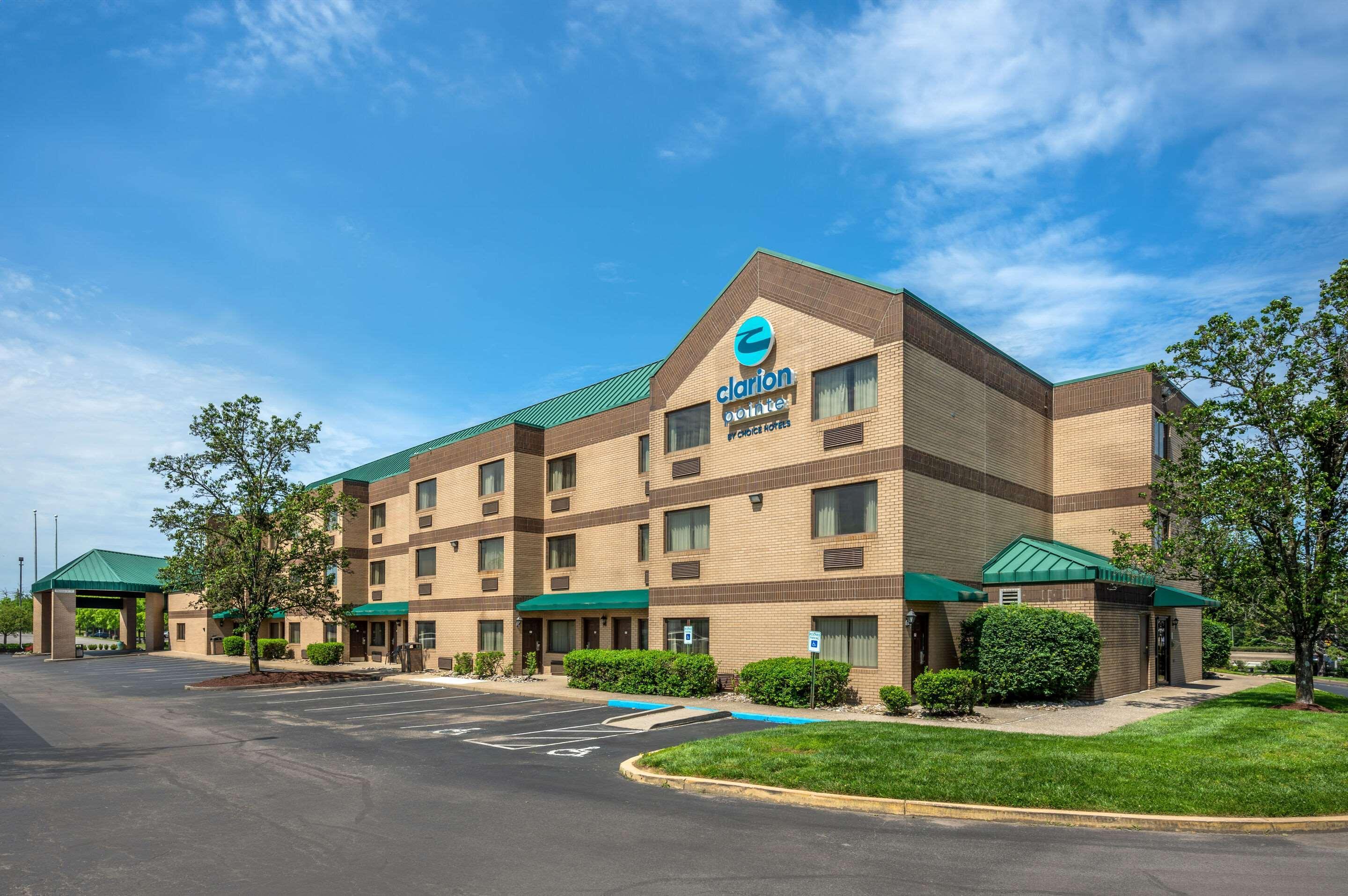 Vista Exterior Clarion Pointe Louisville East
