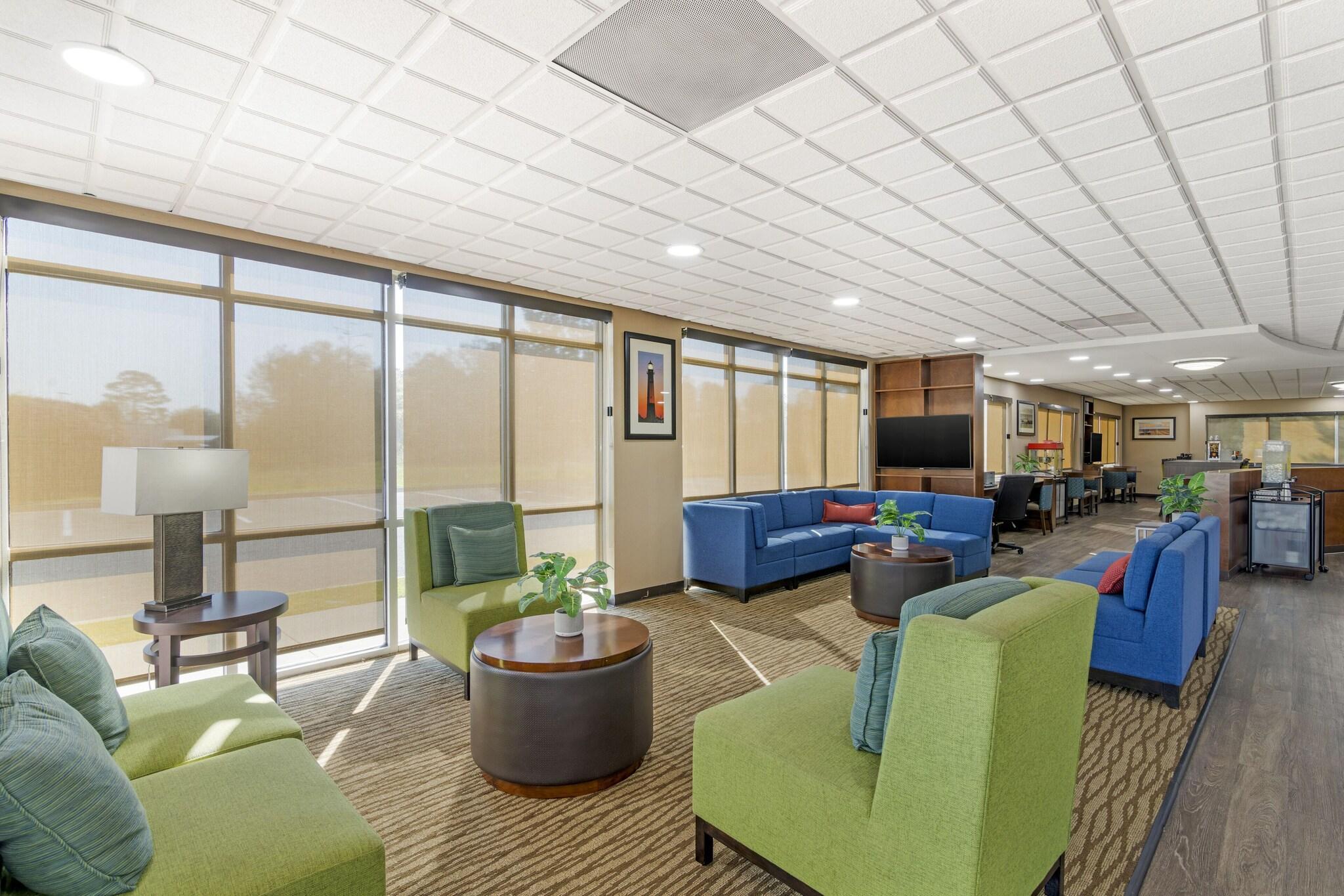 Vista Lobby Comfort Suites Brunswick
