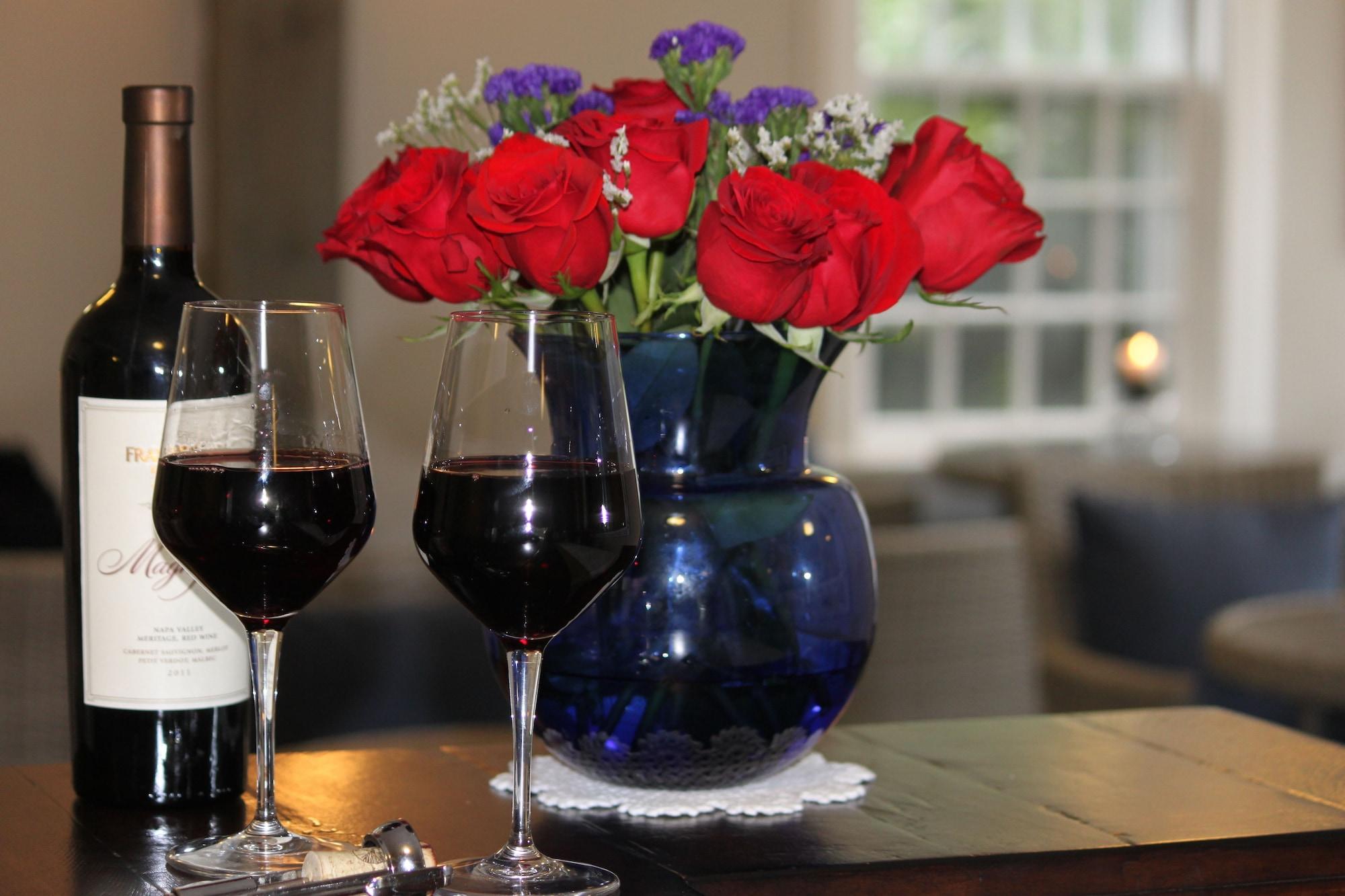 Vista Lobby Allen Harbor Breeze Inn & Gardens