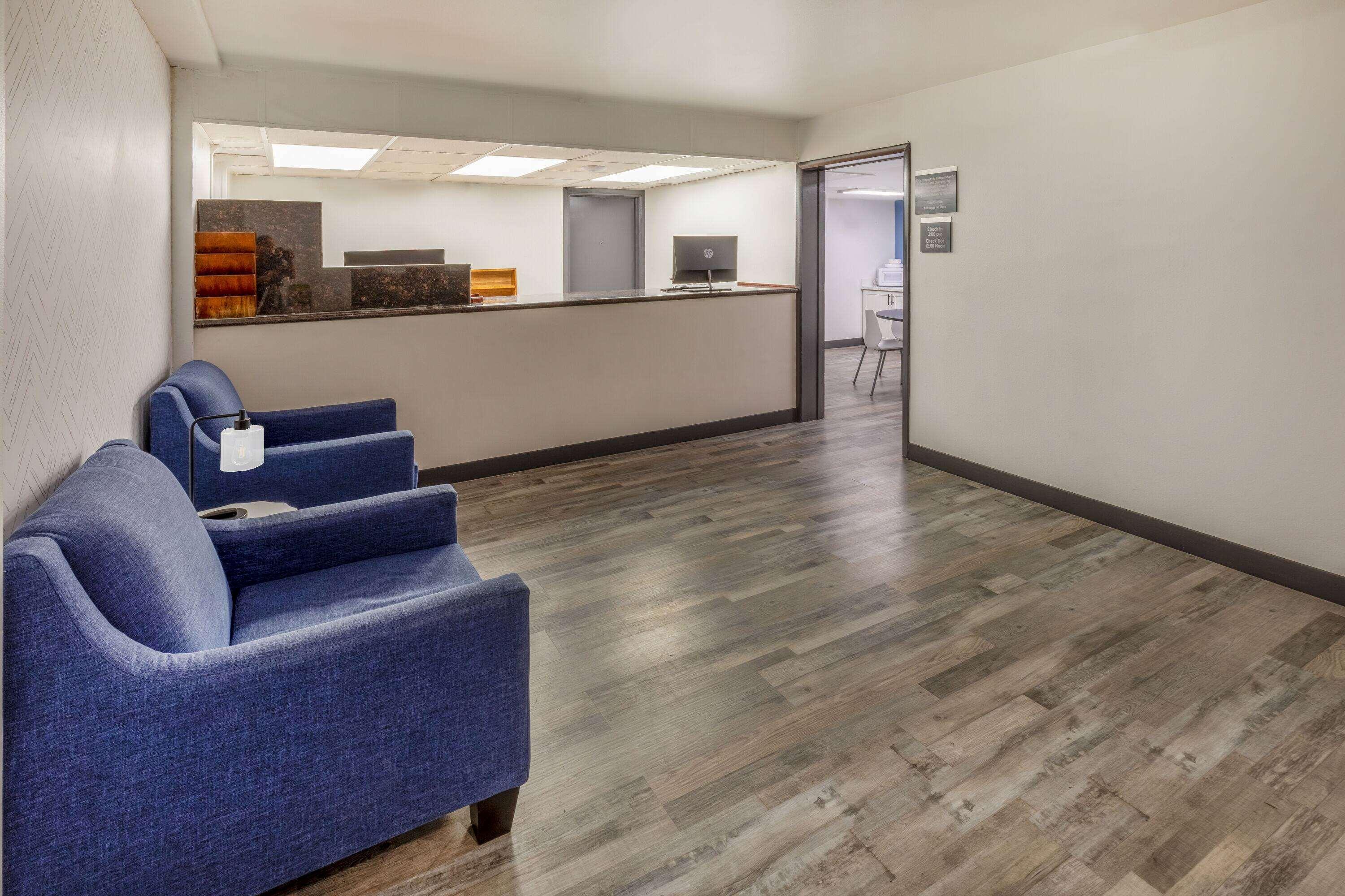 Vista Lobby Baymont by Wyndham Laredo