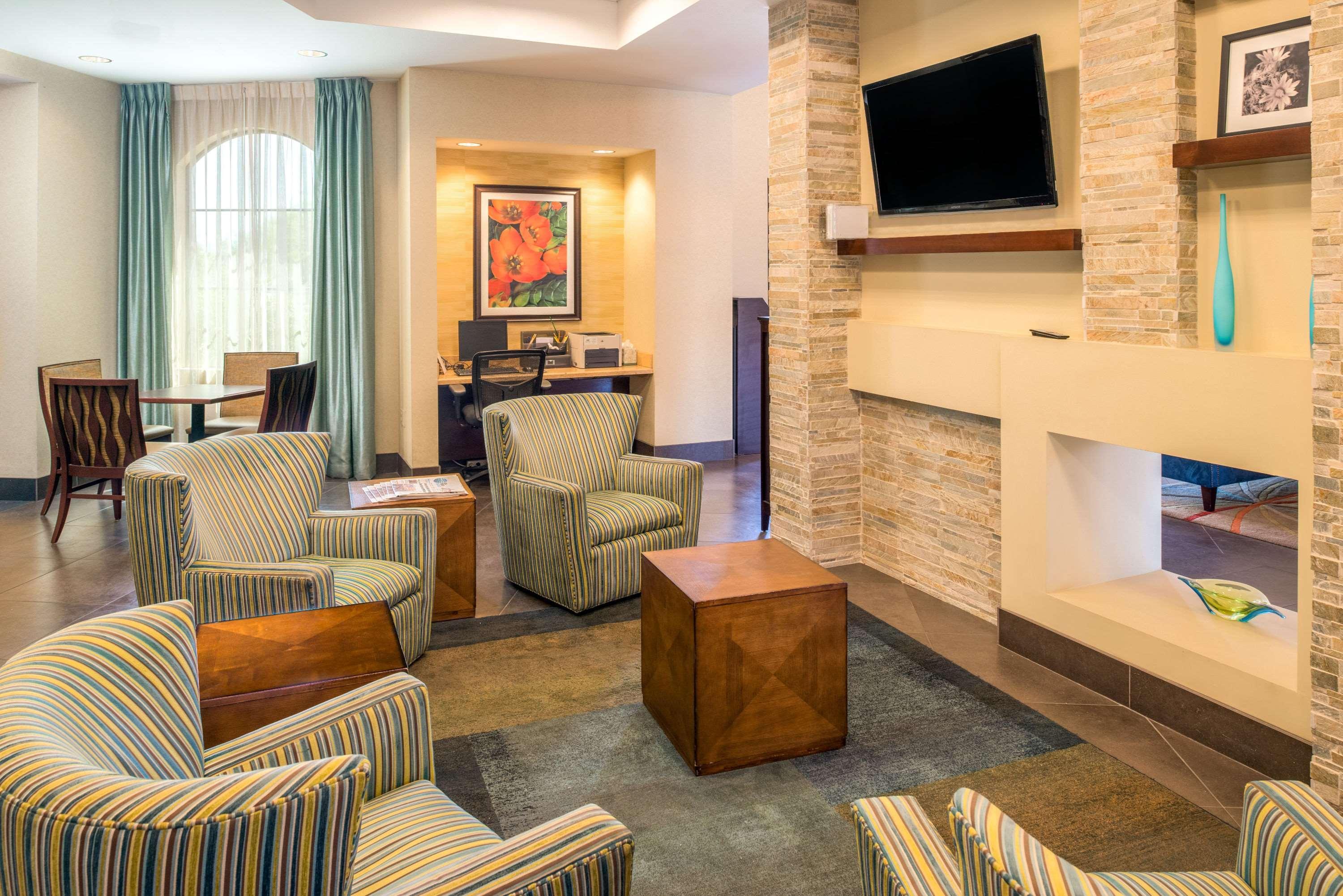 Vista Lobby Independence 47 Hotel