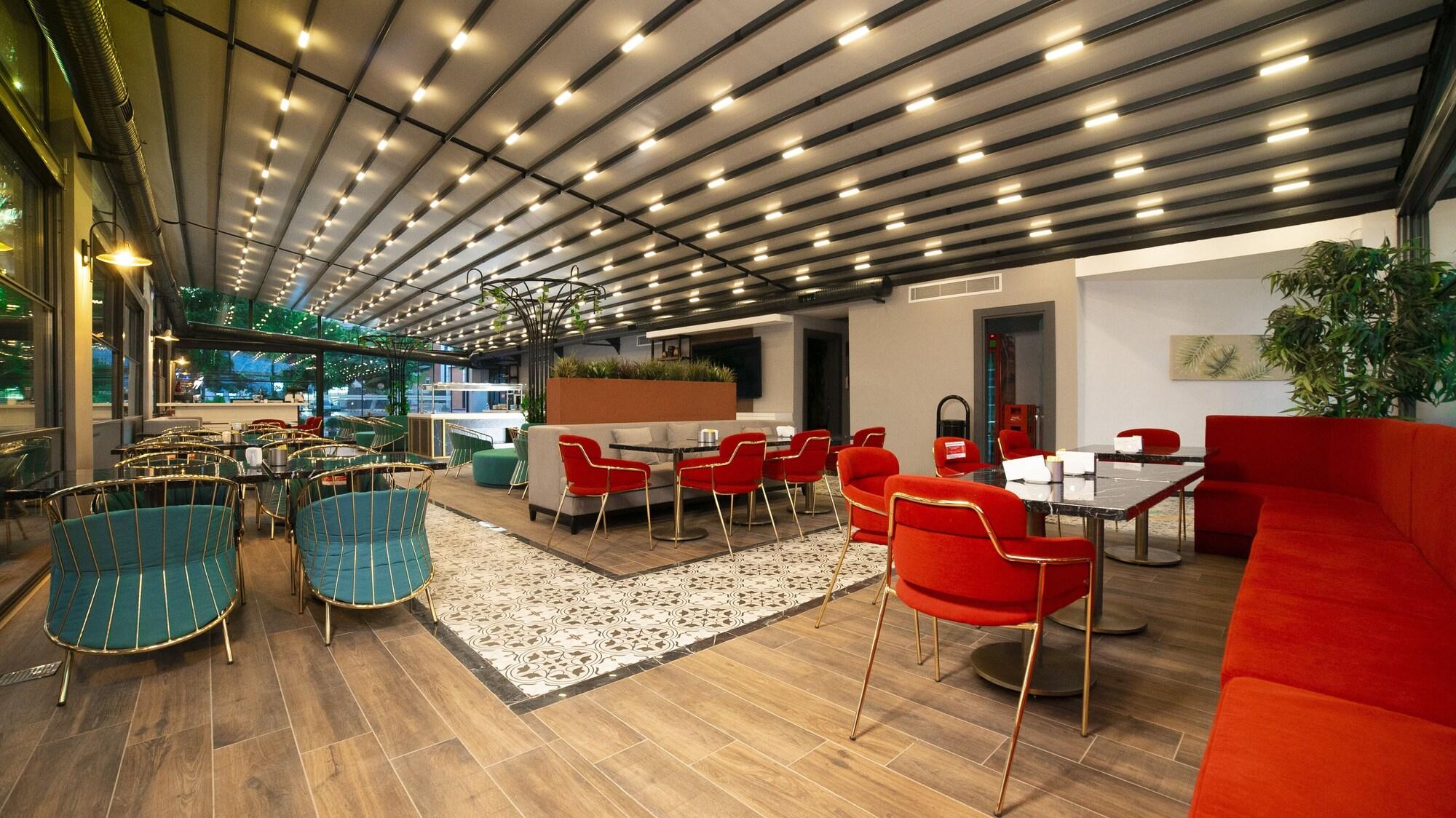 Restaurant Leaf Port Hotel