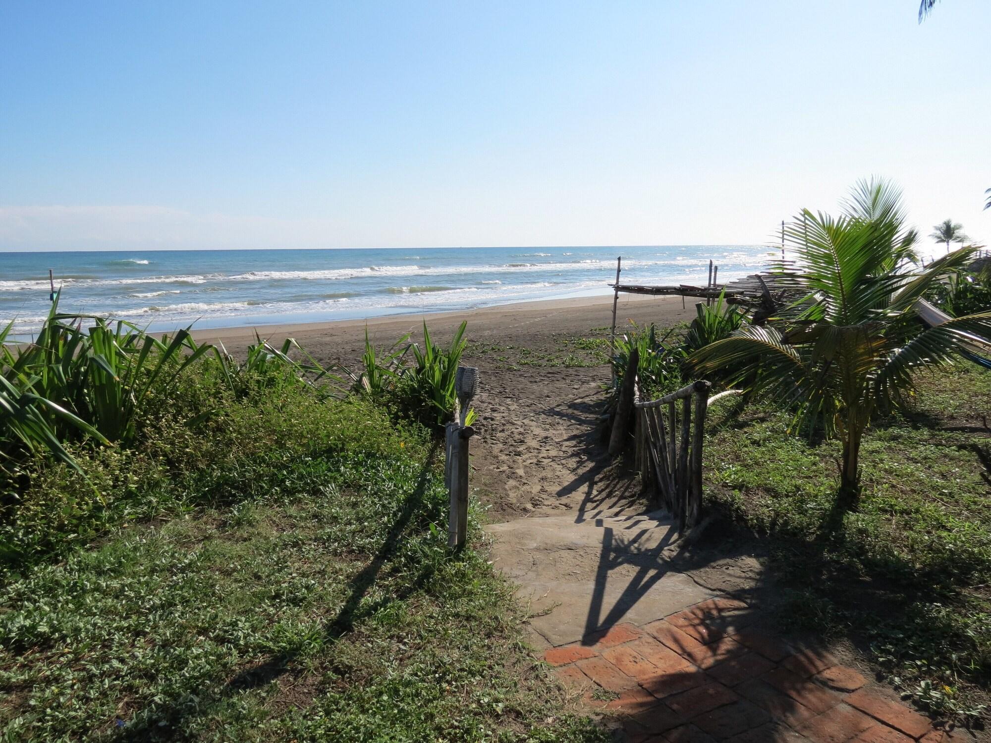 Playa Eco Coco Loco by Rotamundos