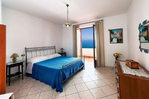 Alquiler Vacacional - Holidayhouse VILLA NANCY in Amalfi with stunning view of the sea, parking nearby