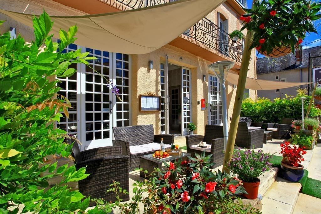 Vista Exterior Hotel Le Lascaux