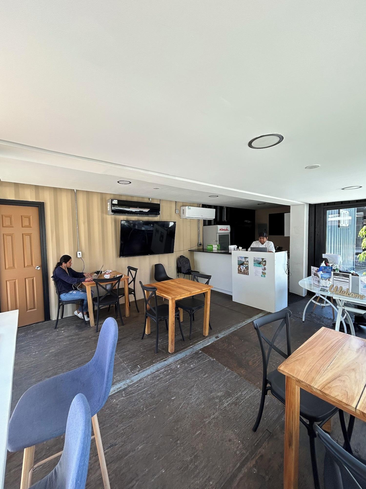 Restaurant Nomada Container Hotel Panama City