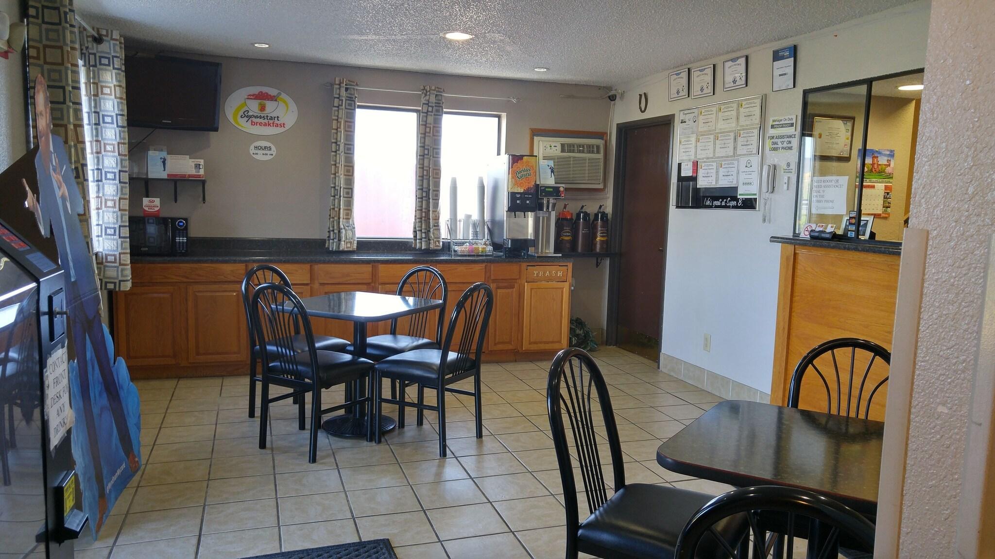Restaurant Super 8 by Wyndham Waynesboro