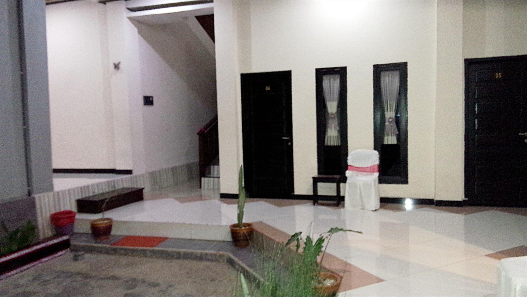 Vista Exterior Jaya Phita Guest House