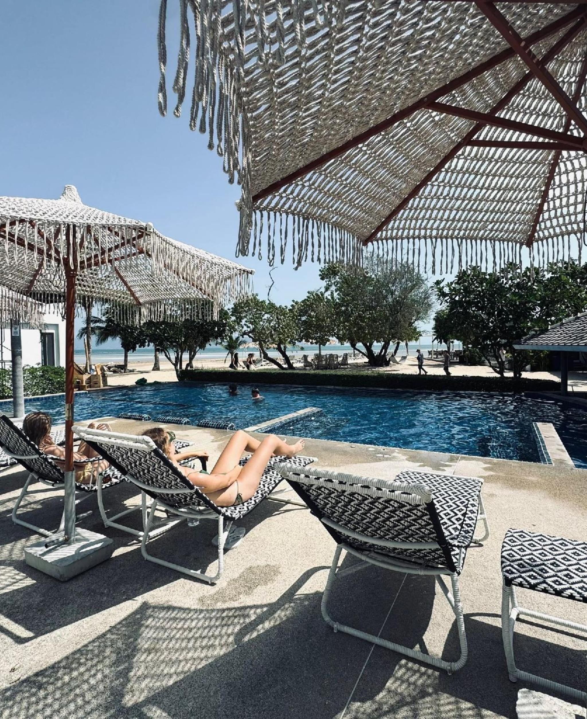 Vista Piscina Sabaii Bay Resort