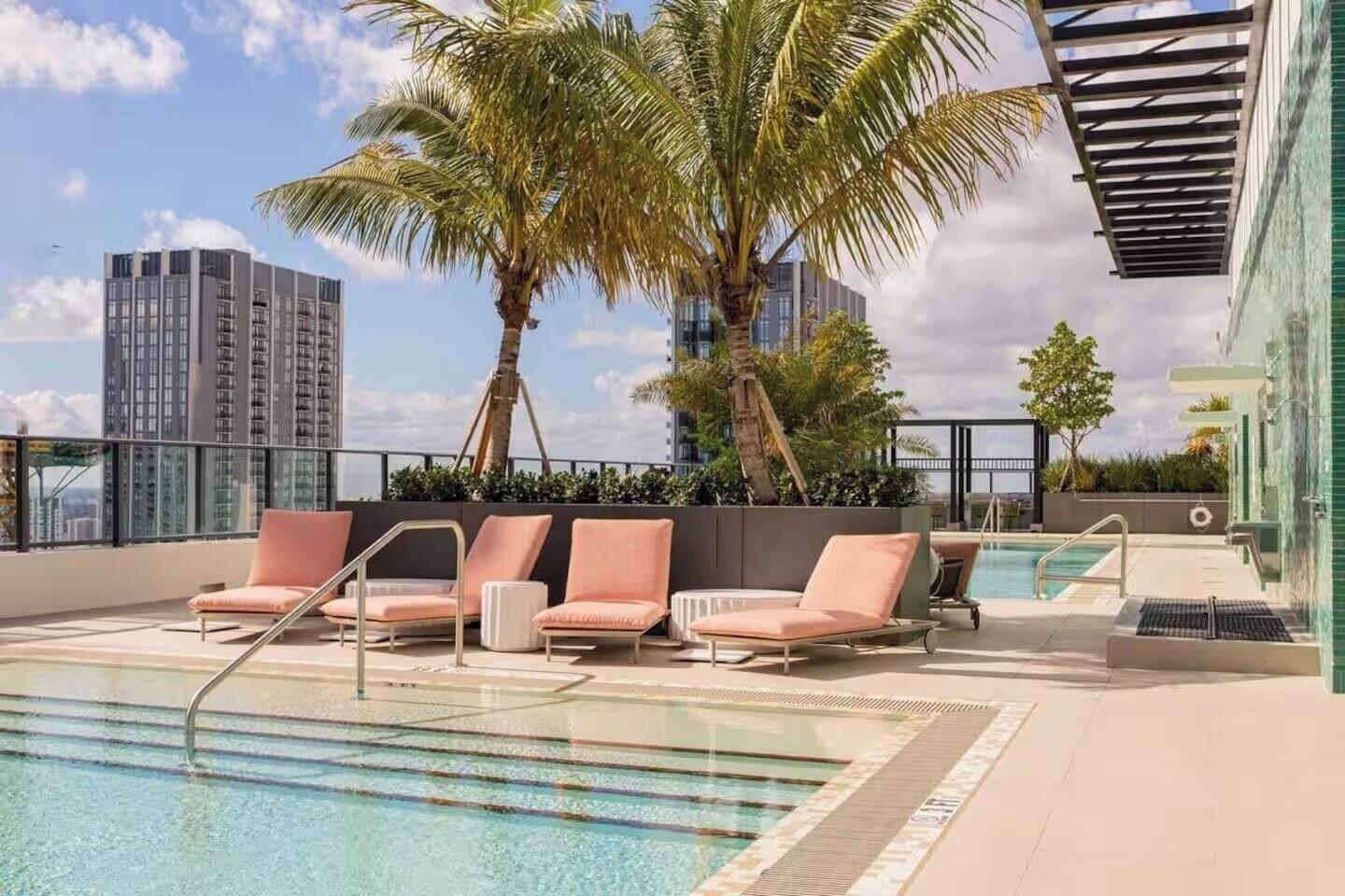 Vista Piscina Miami Urban Retreat