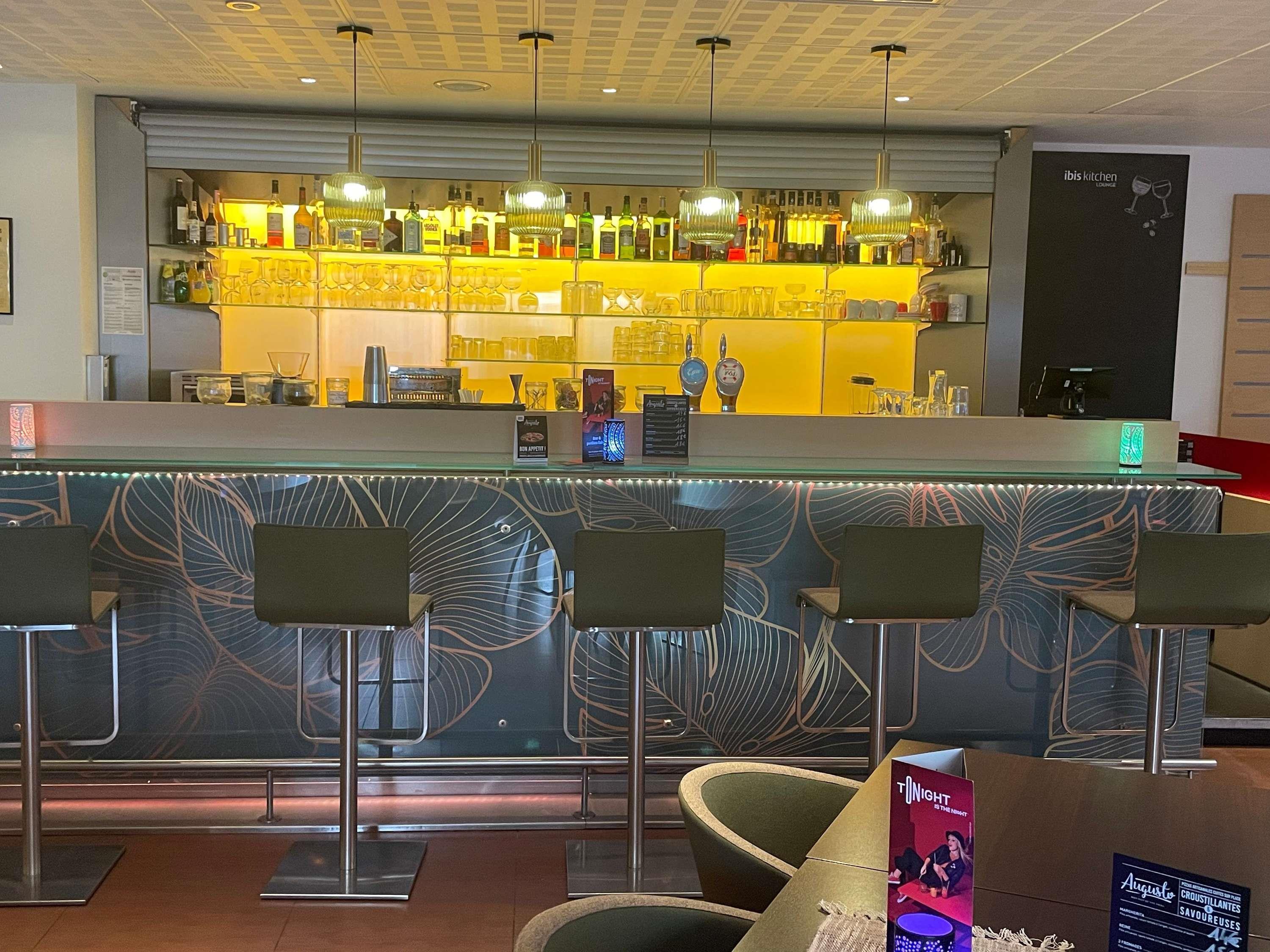 Bar/Salón Ibis Paris Montmartre Sacré-Coeur