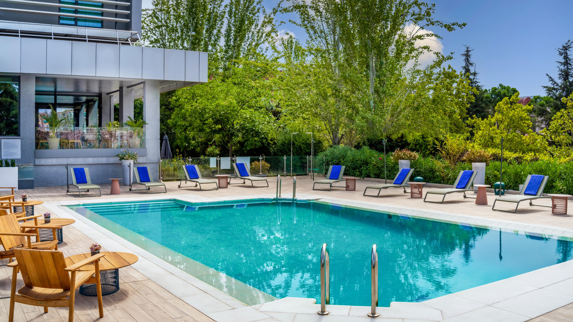 Vista Piscina Novotel Madrid City Las Ventas