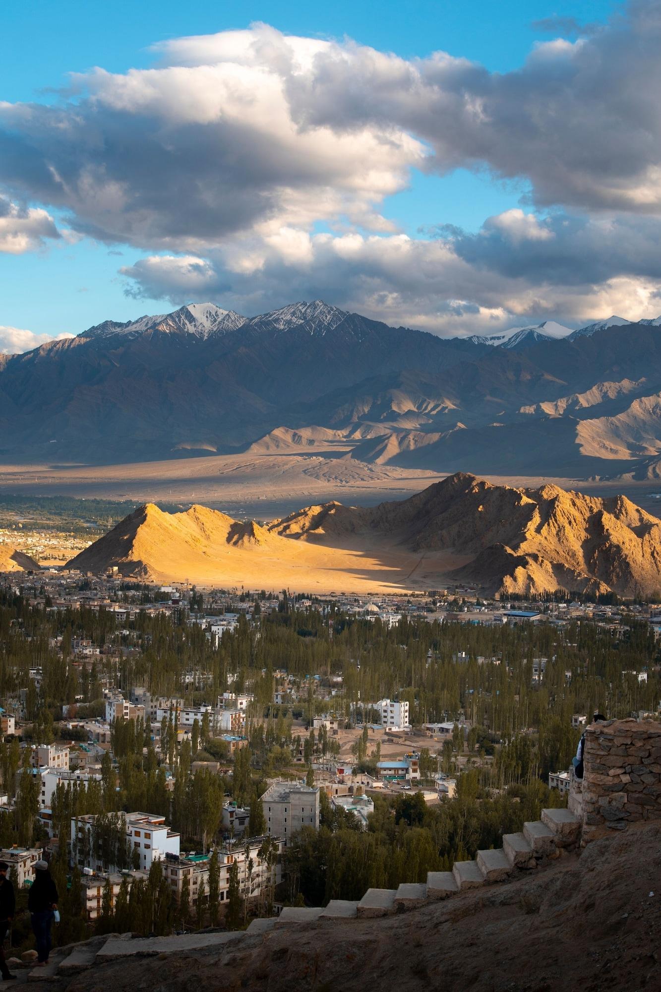 Vista Exterior Lha - Ri - Sa Resort