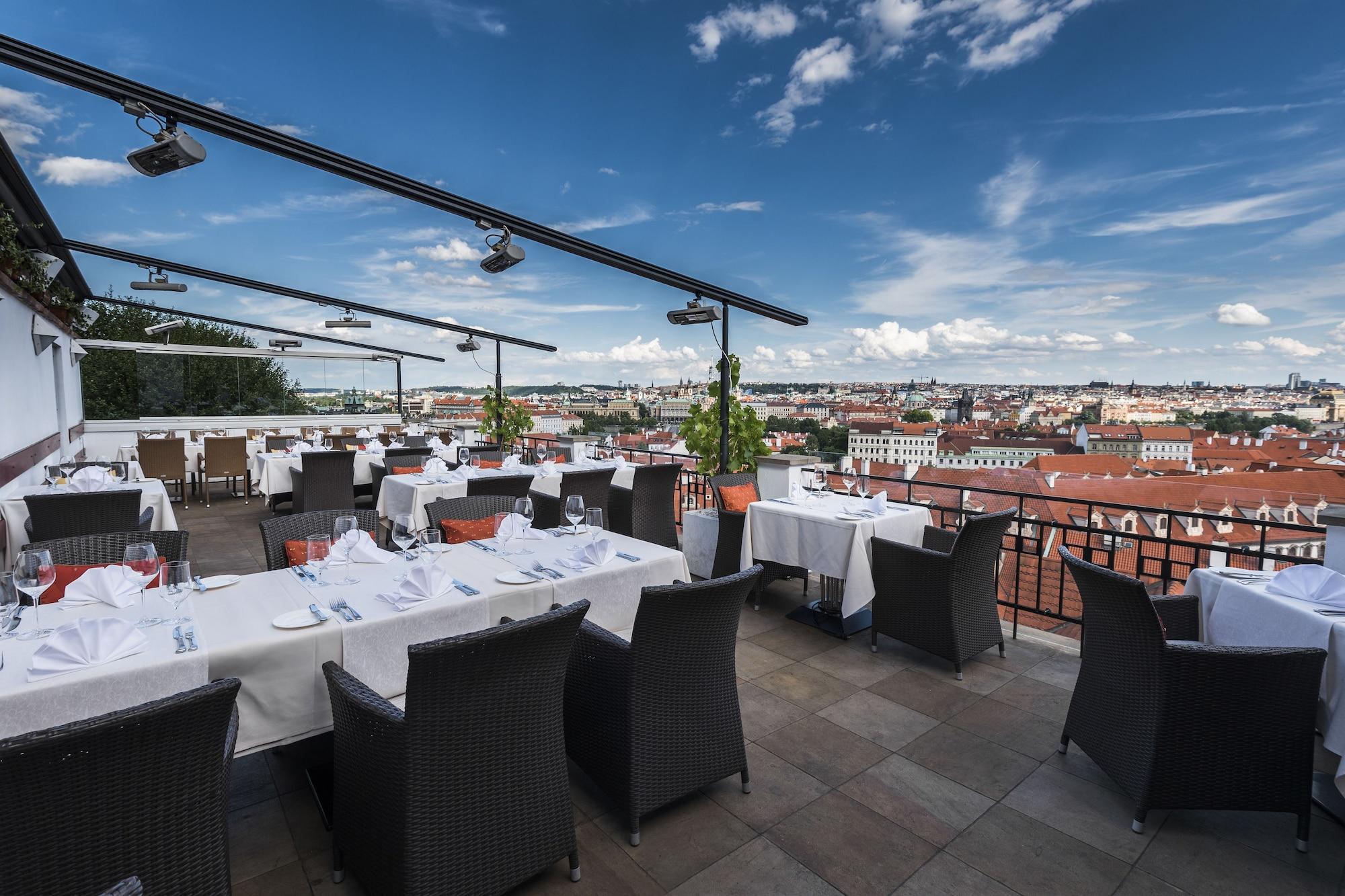 Restaurant Golden Well Hotel