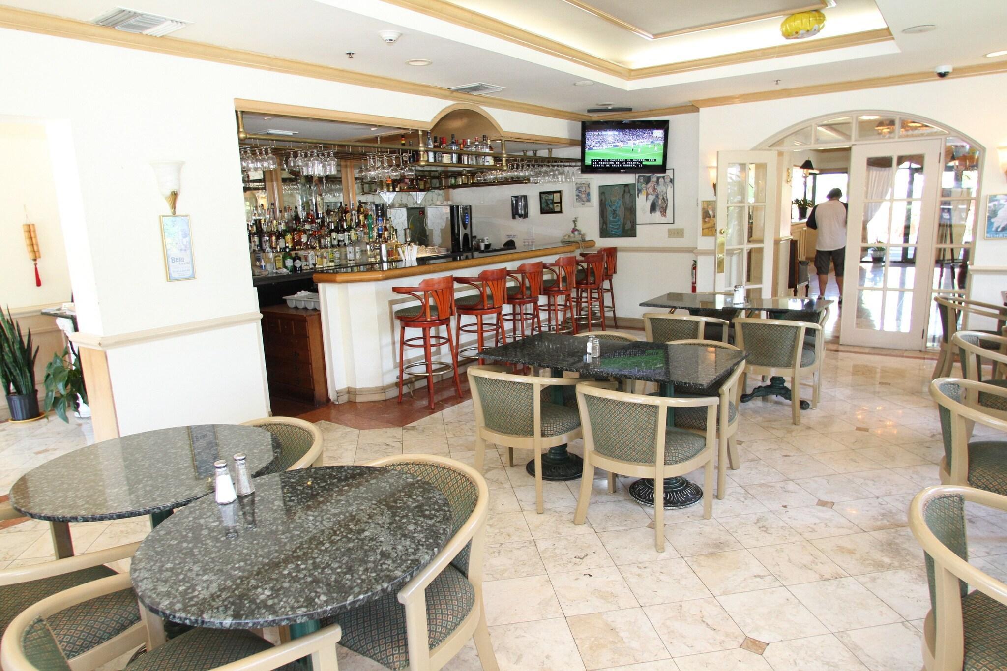 Bar/Salón Chateaubleau Hotel