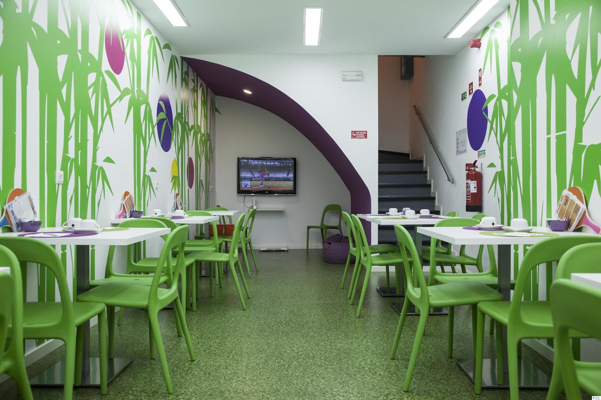 Bar/Salón Hotel Made Inn