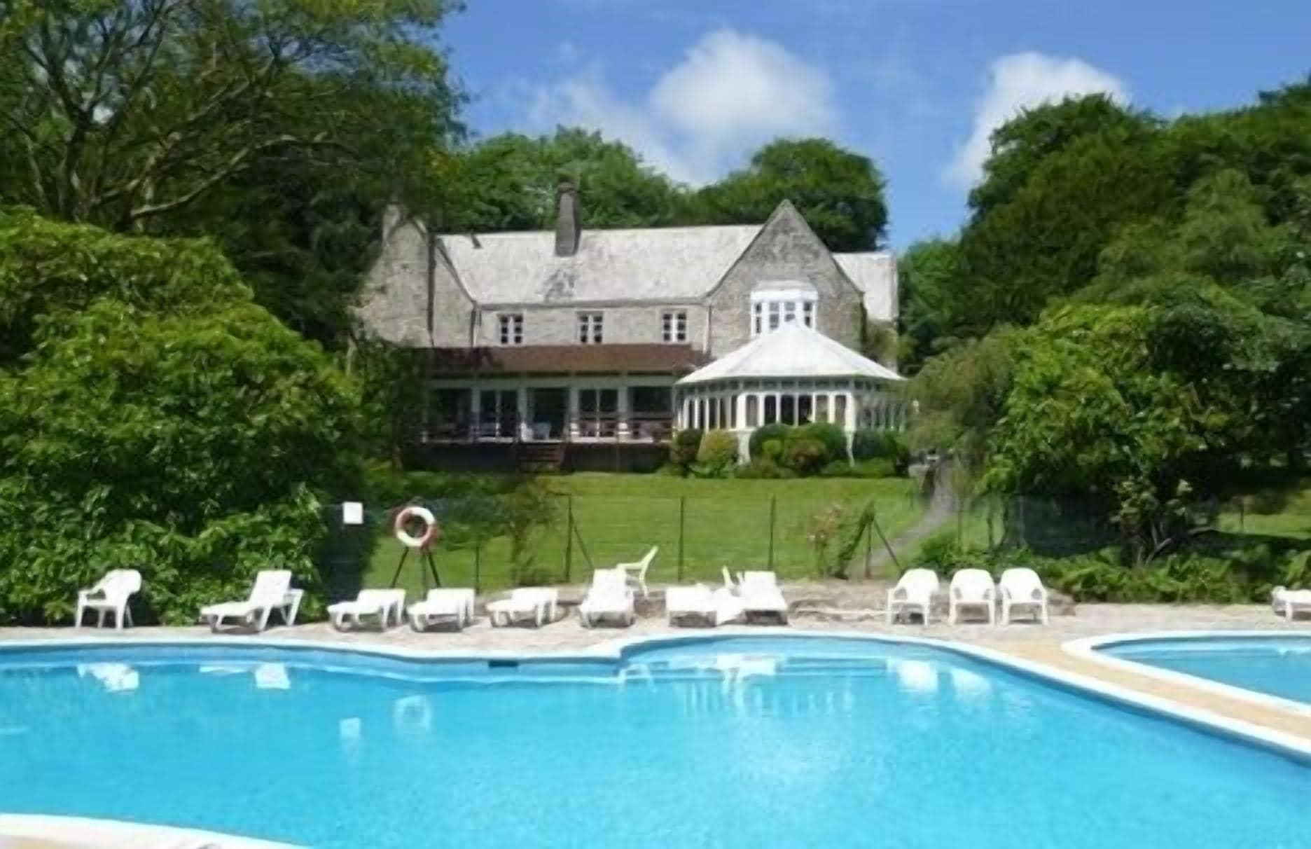 Varios Lanteglos Country House Hotel
