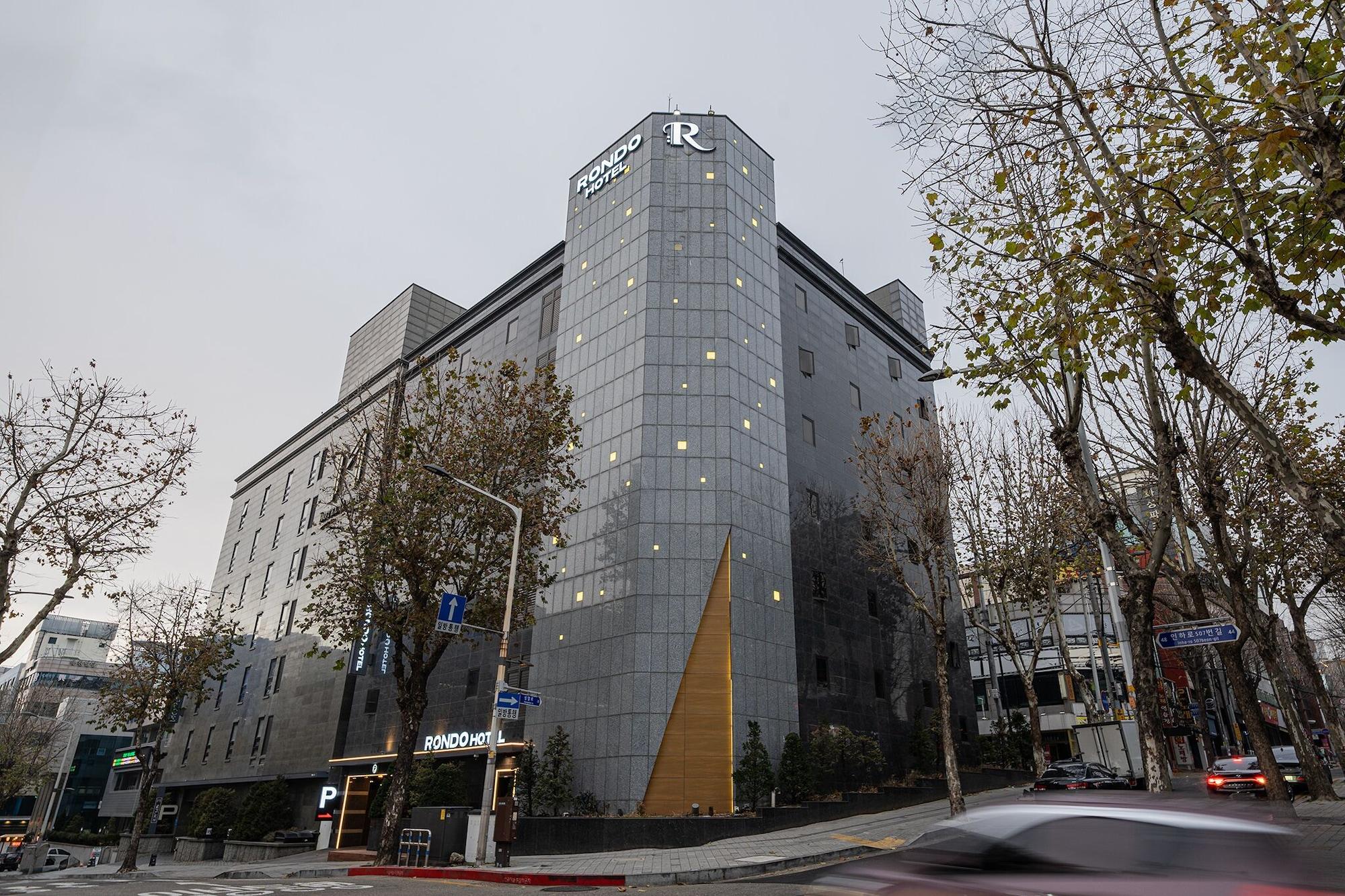 Varios Guwol Hotel Rondo