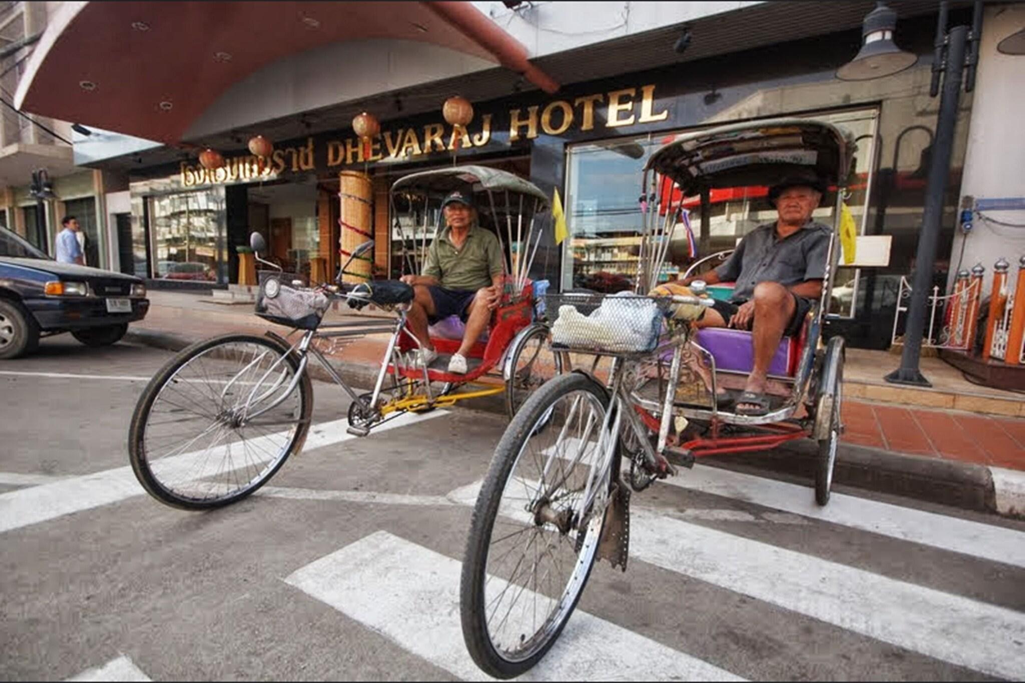 Vista Exterior Dhevaraj Hotel