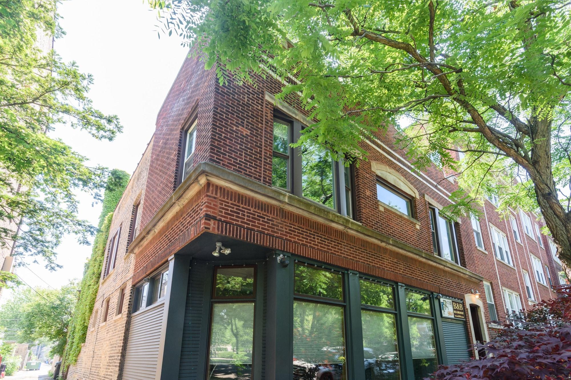 Vista Exterior House 5863 - Chicago Bed and Breakfast