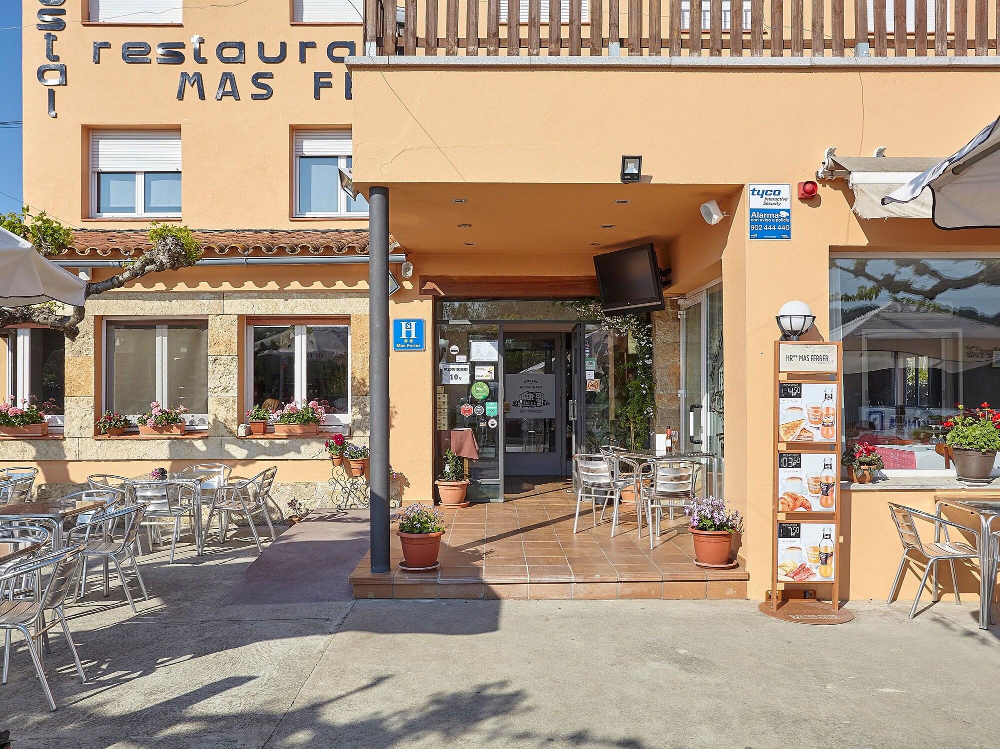 Vista Exterior Hostal Mas Ferrer