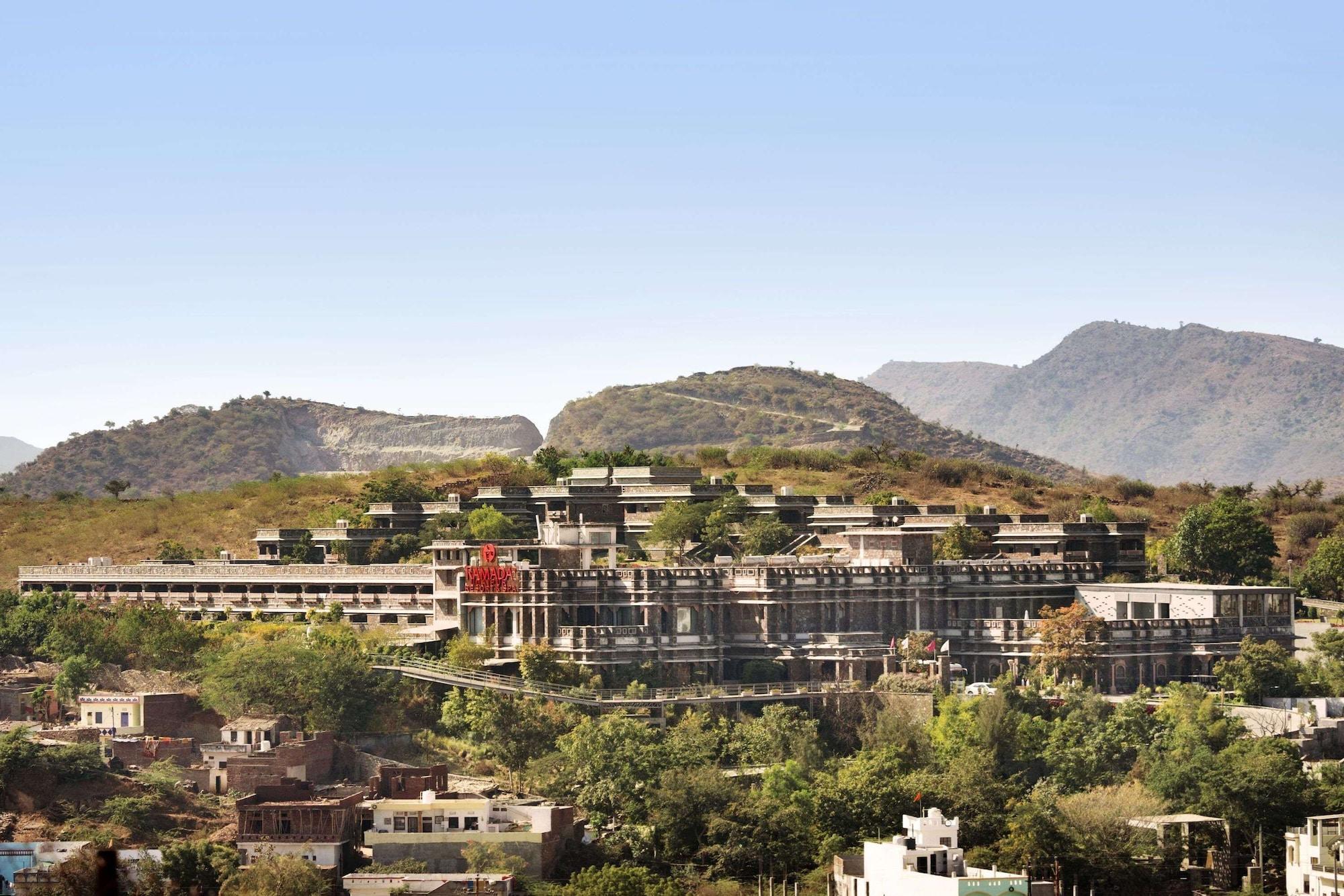 Vista Exterior Ramada by Wyndham Udaipur Resort and Spa