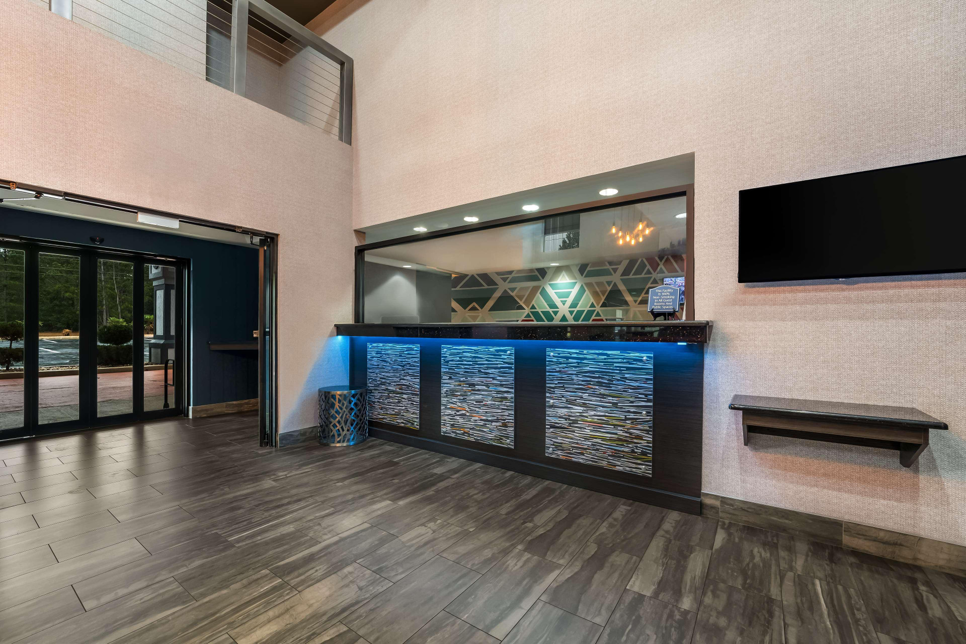 Vista Lobby Best Western Bradbury Inn & Suites