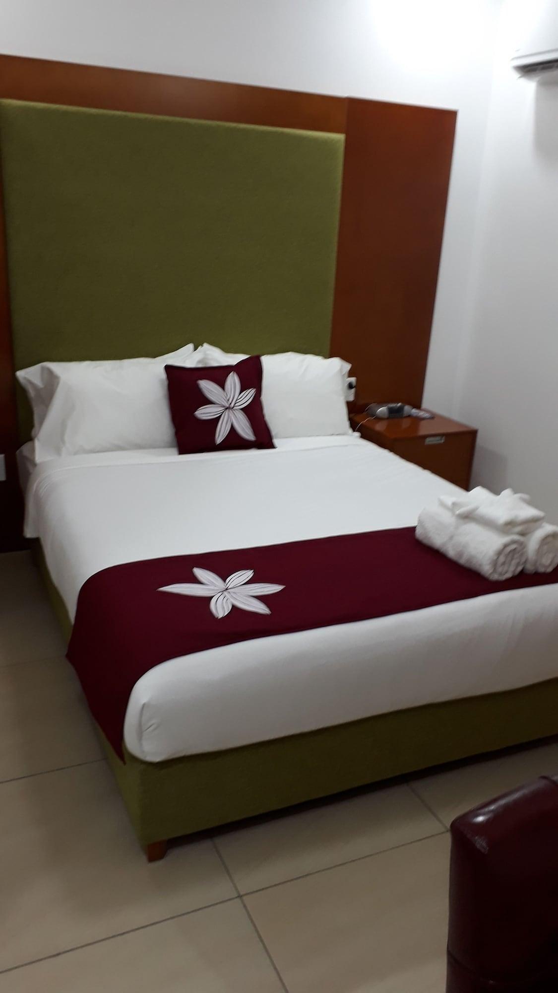 Set de Habitación Alec's Hotel