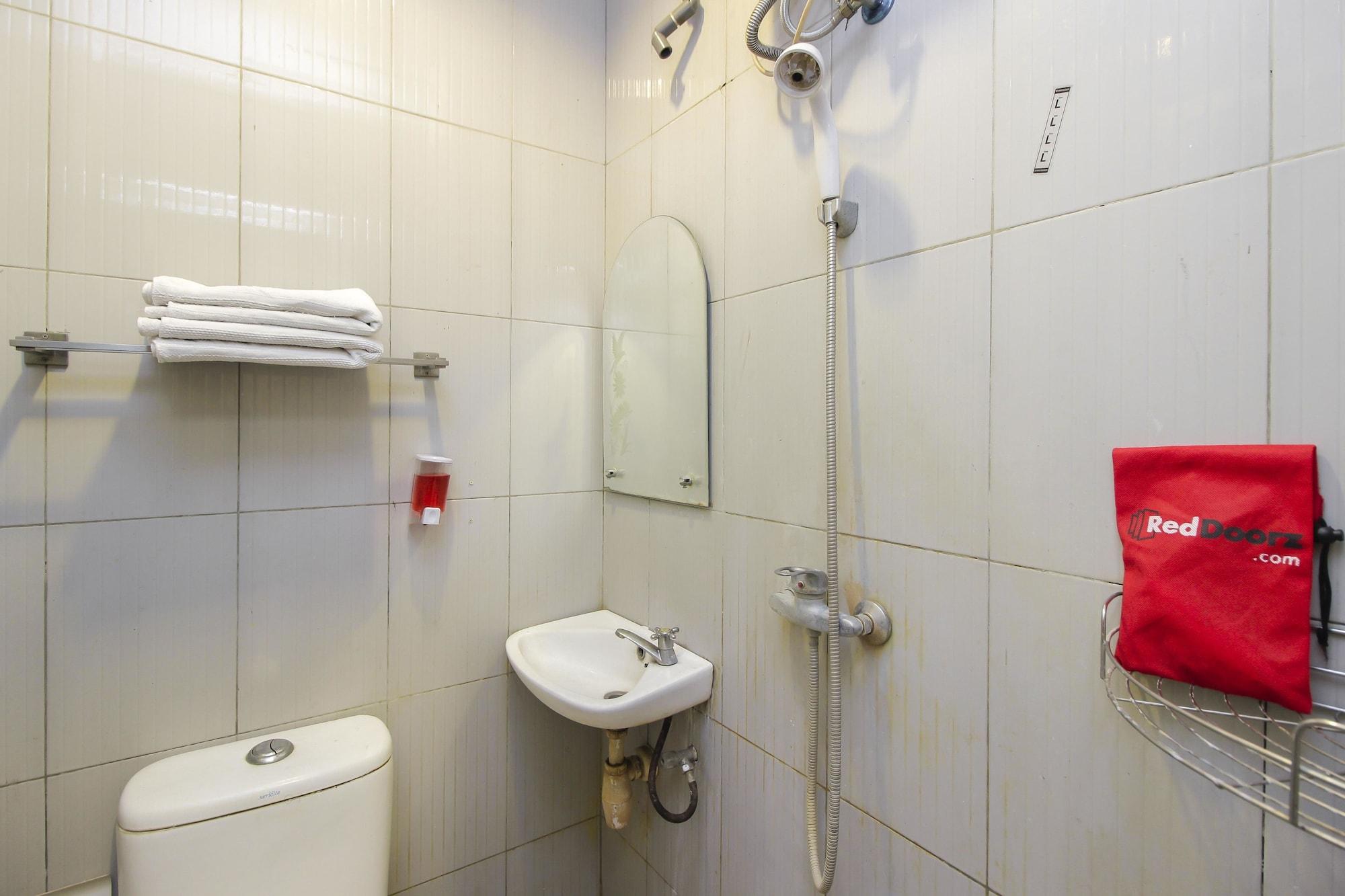 Equipamiento de Habitación RedDoorz near Bethesda Manado