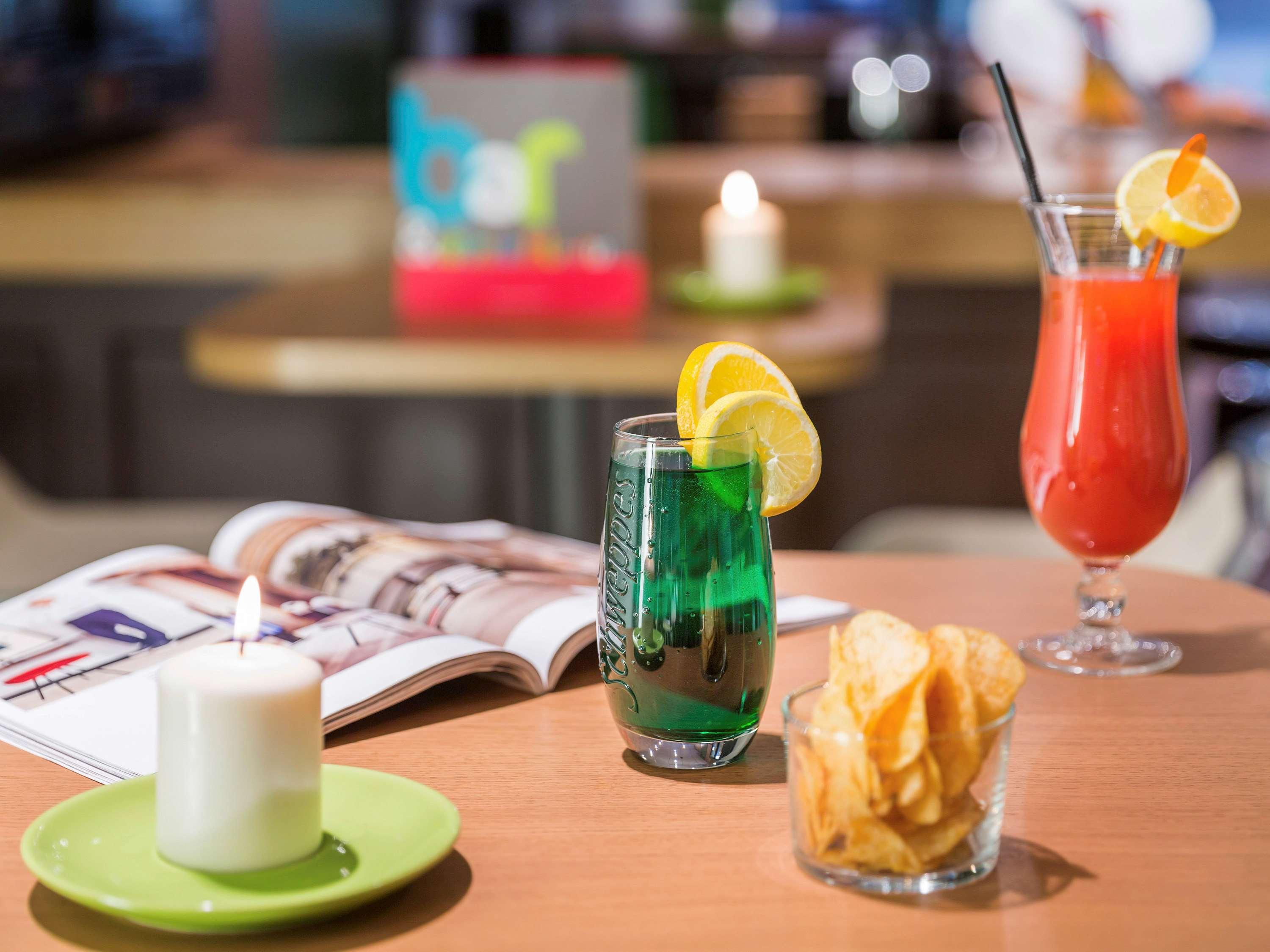 Bar/Salón Matabi Hotel Toulouse Gare by HappyCulture