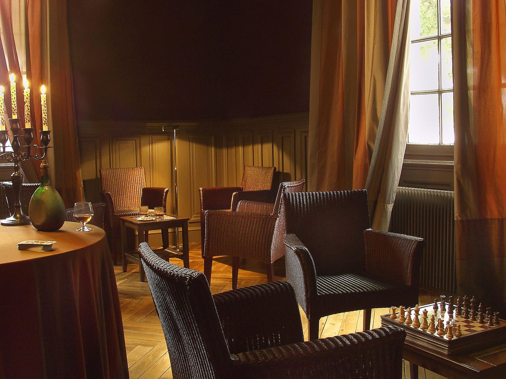 Bar/Salón Le Château de Reignac