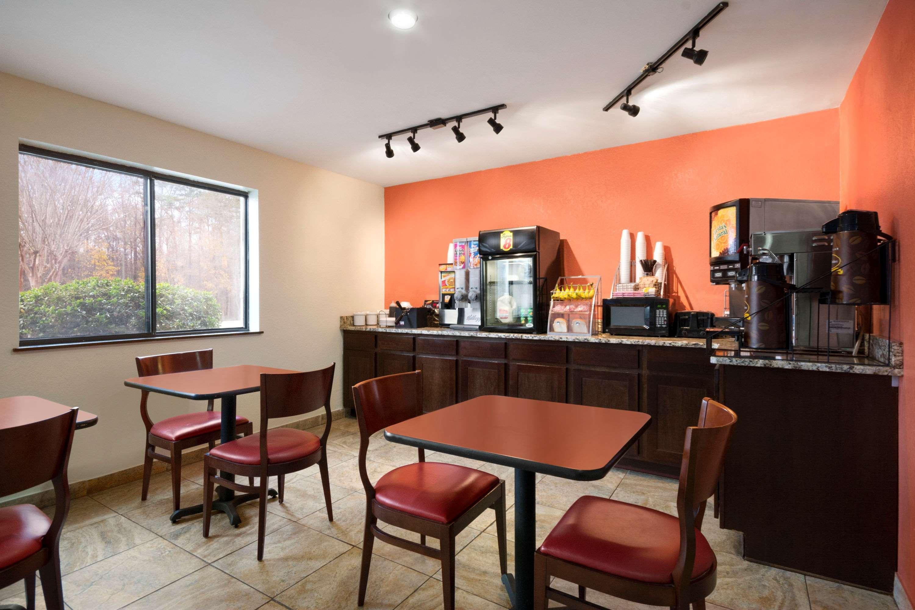 Restaurant Super 8 by Wyndham Charlotte University