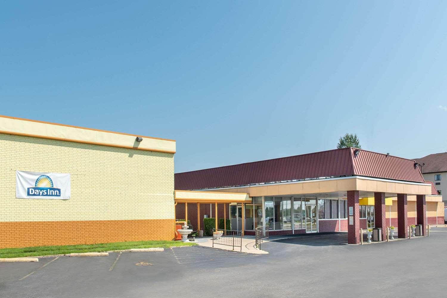 Vista Exterior Days Inn by Wyndham Salem, Illinois