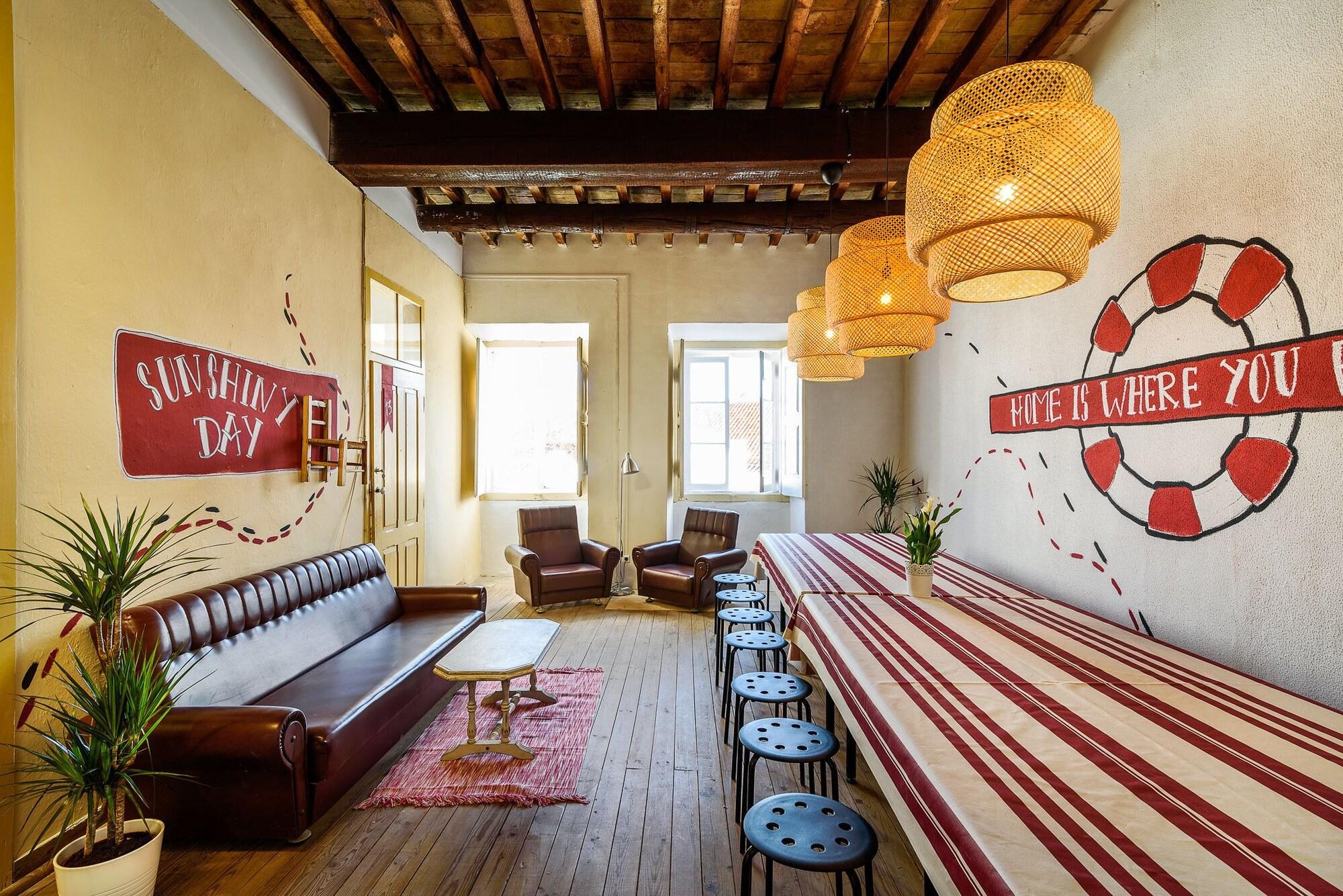 Varios Suntrap Hostel
