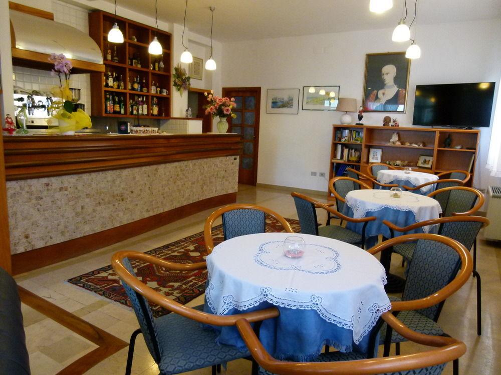 Bar/Salón Hotel Paradise