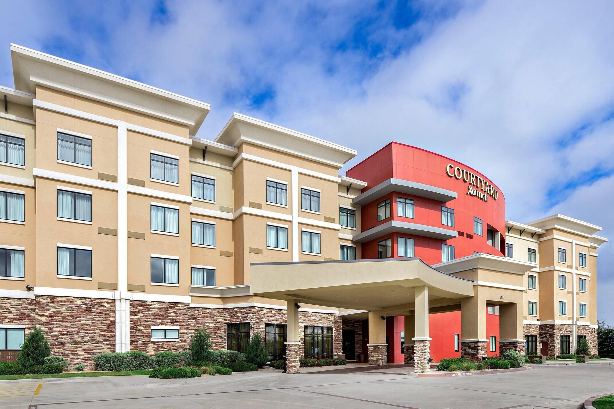 Vista Exterior Courtyard by Marriott Lubbock Downtown/University Area