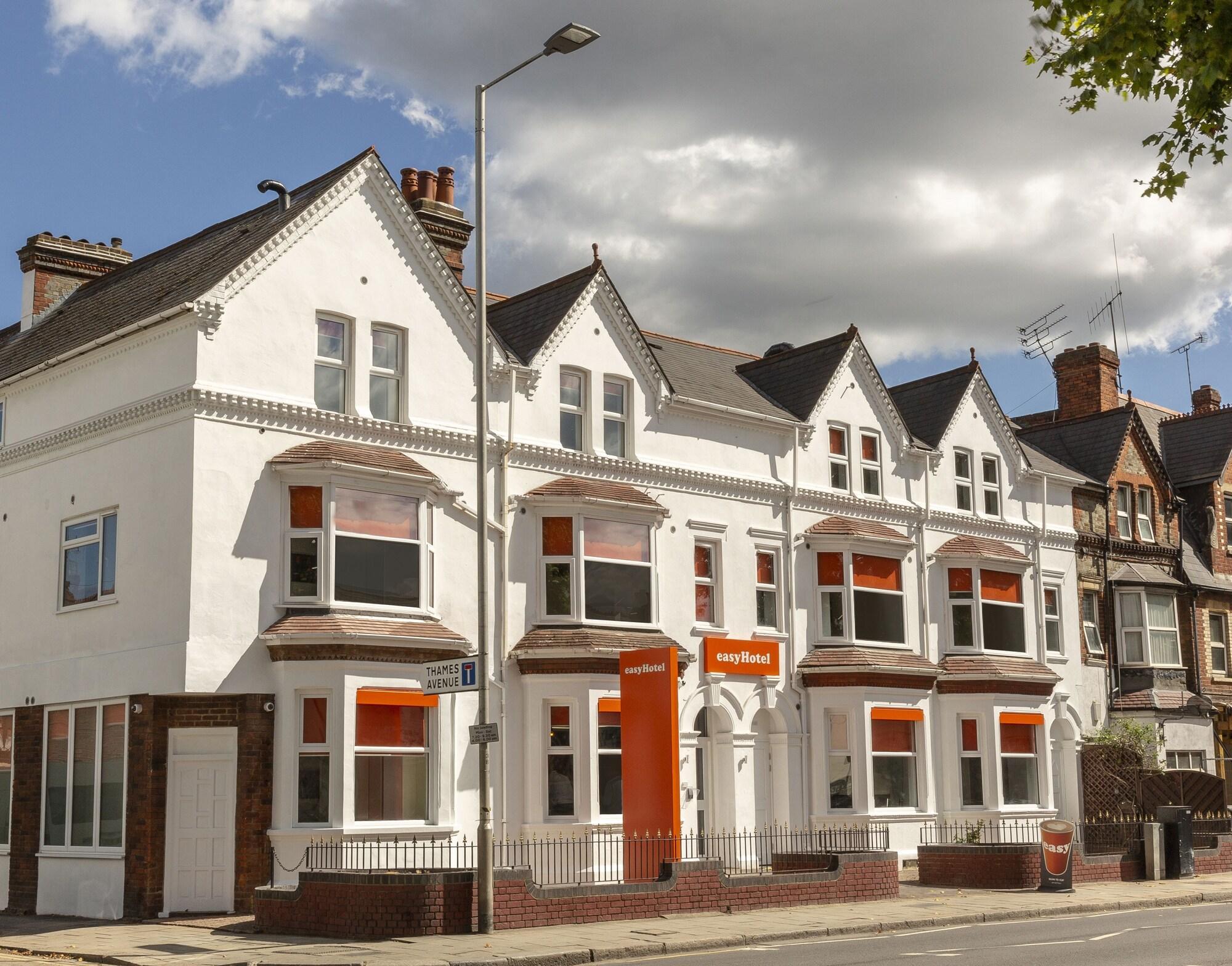 Varios easyHotel Reading
