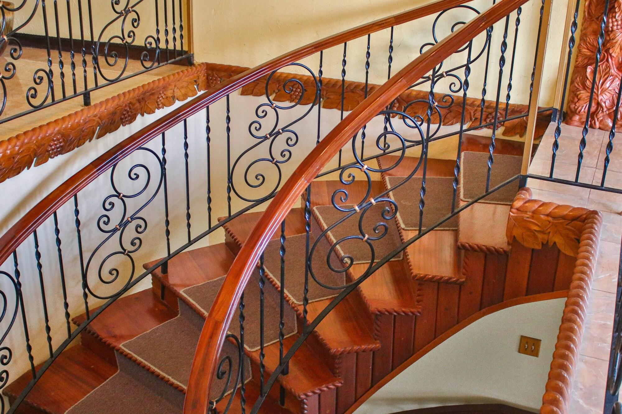 Varios Clarridge View Guest House