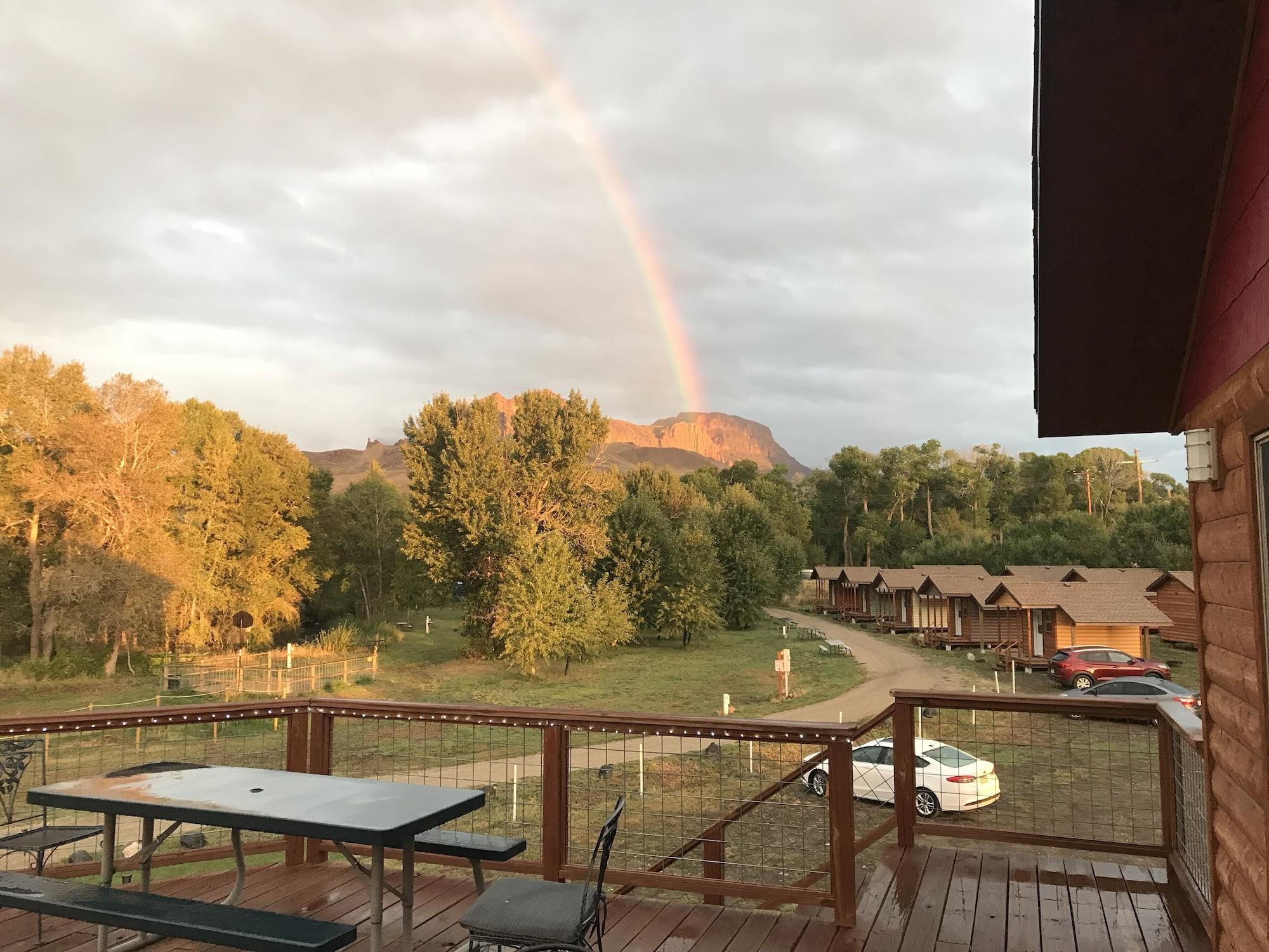 Varios Eycat Lodging Company