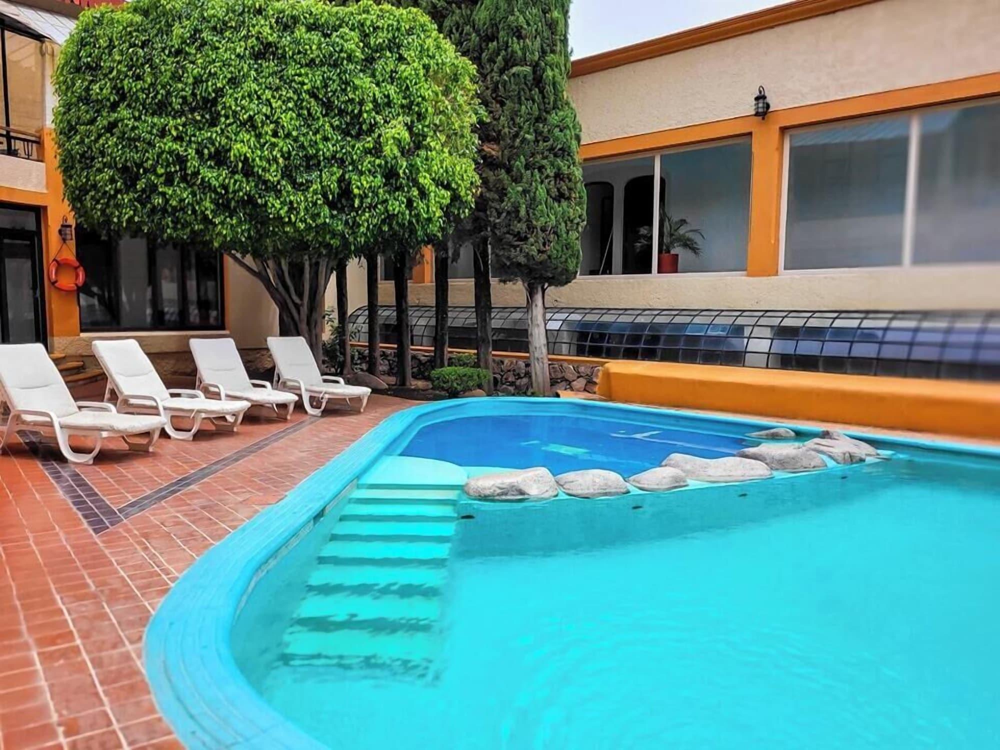 Vista Piscina Hotel Paseo de la Presa