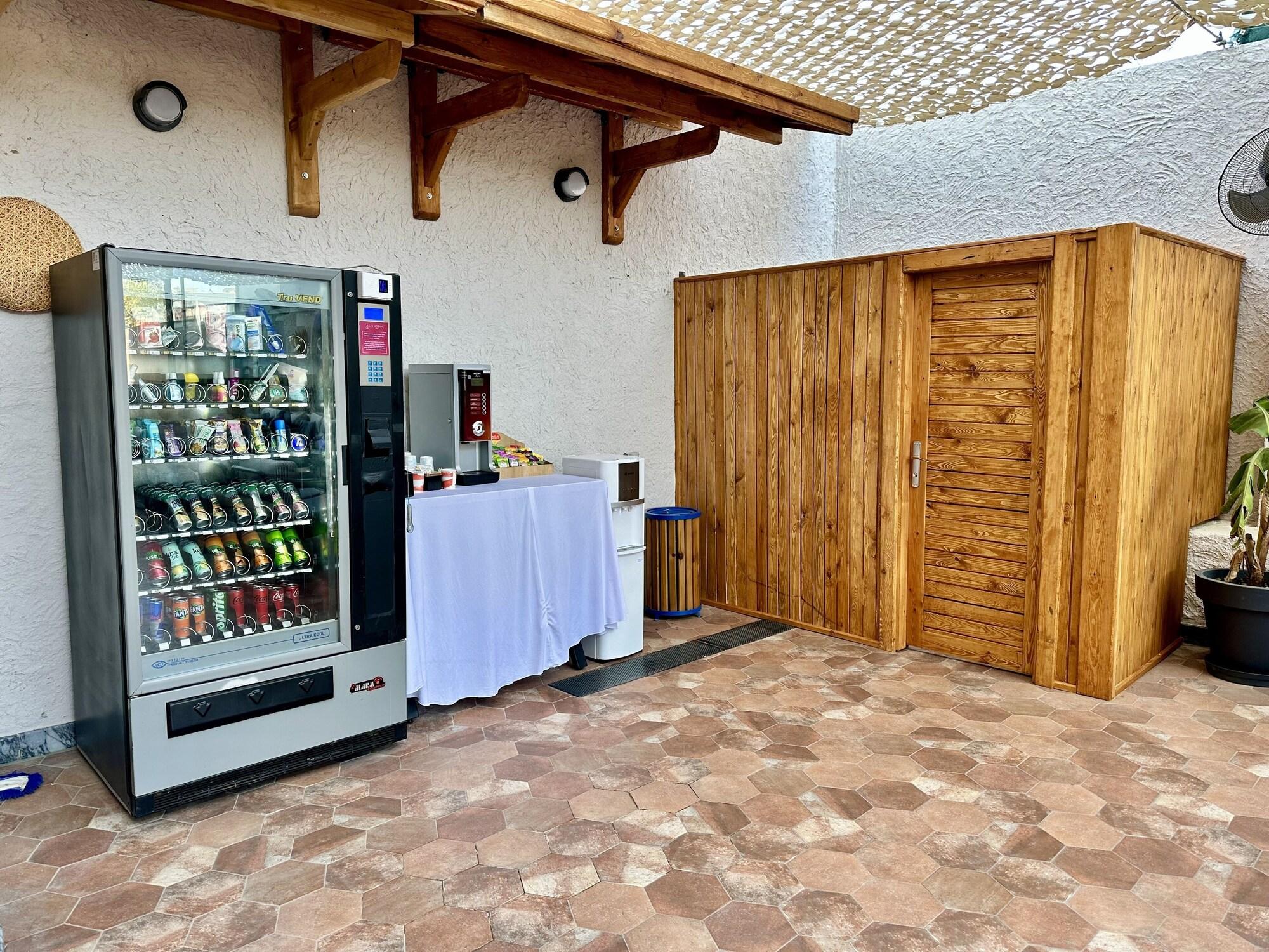 Bar/Salón Just Inn City