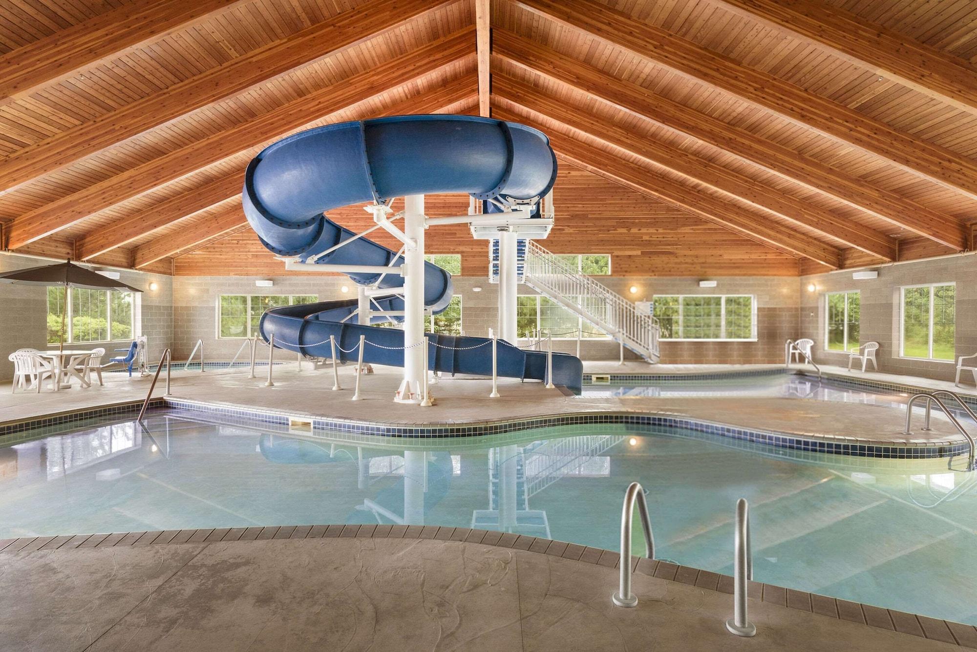 Vista Piscina Comfort Inn & Suites St. Paul Northeast