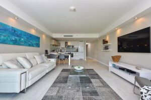 Alquiler Vacacional - Ocean View On Eagle Beach • Balcony • Perfect Location • King Bed