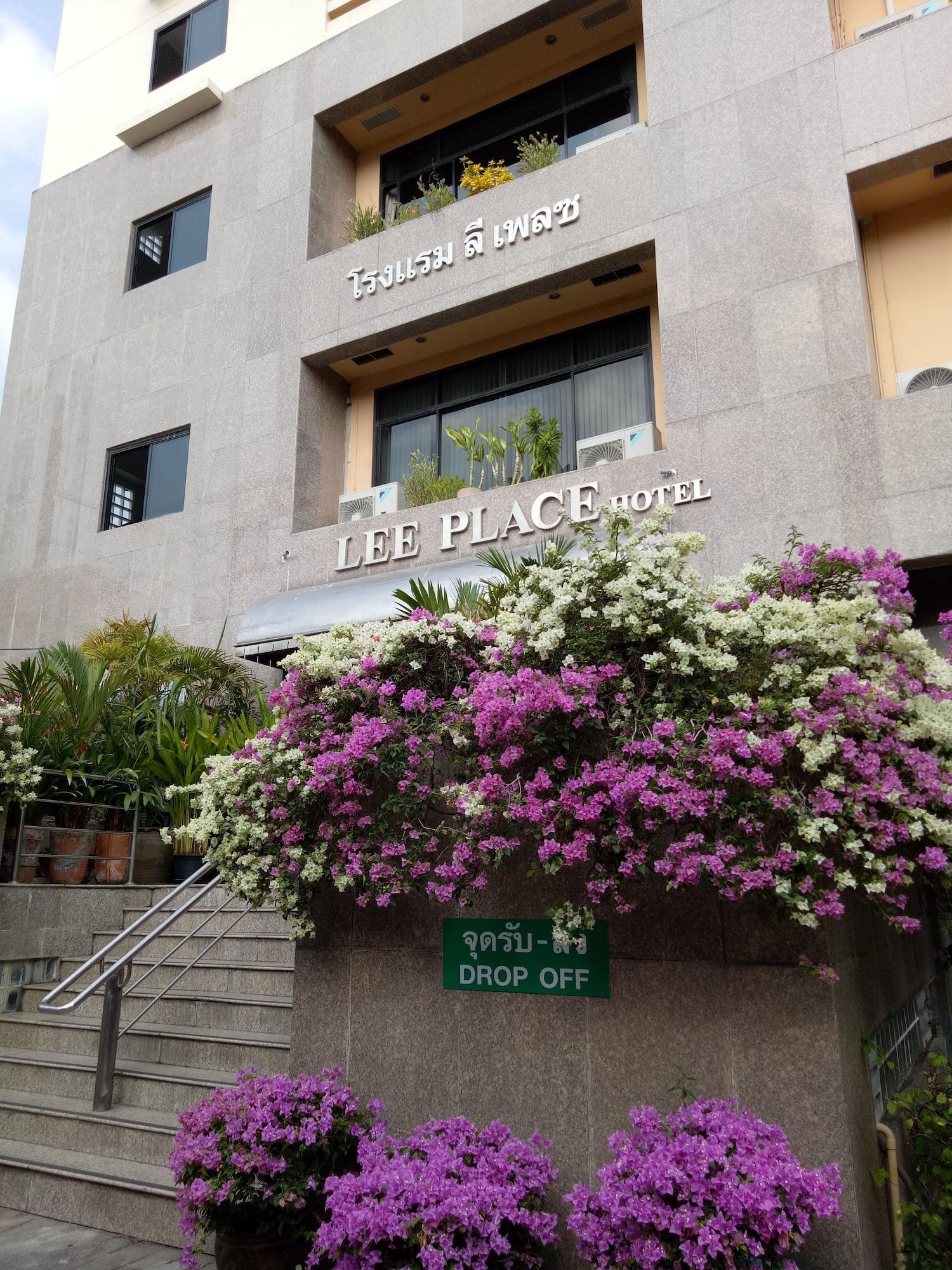 Vista Exterior Lee Place Hotel