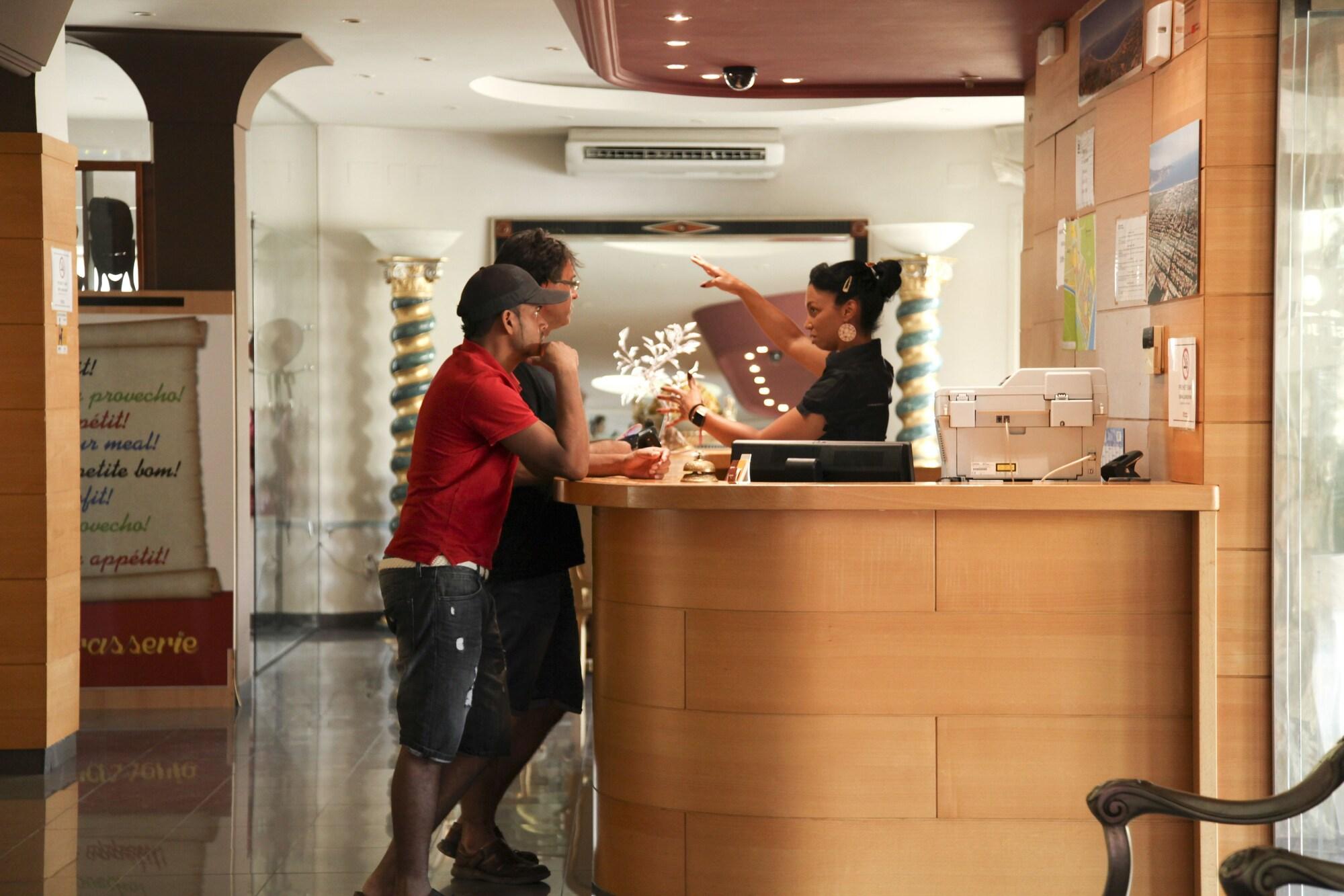 Vista Lobby Hotel Ampuria Inn