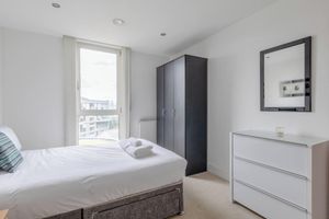 Alquiler Vacacional - Sleek & Sunny 1BD Flat Near Greenwhich - Deptford!