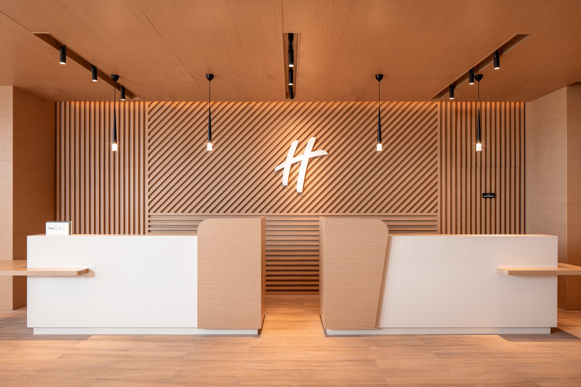 Vista Lobby Holiday Inn Hotel & Suites Dubai Science Park by IHG