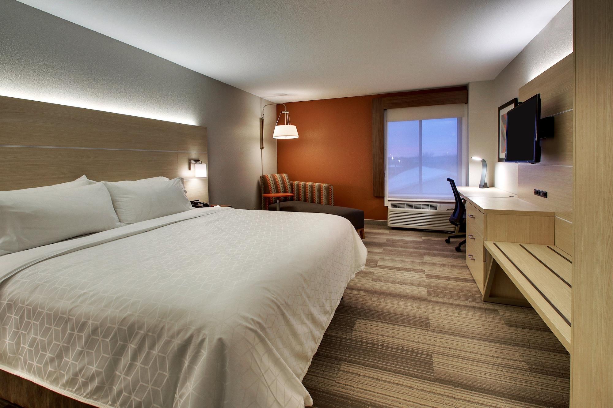 Habitación Holiday Inn Express & Suites - Interstate 380 at 33rd Avenue by IHG