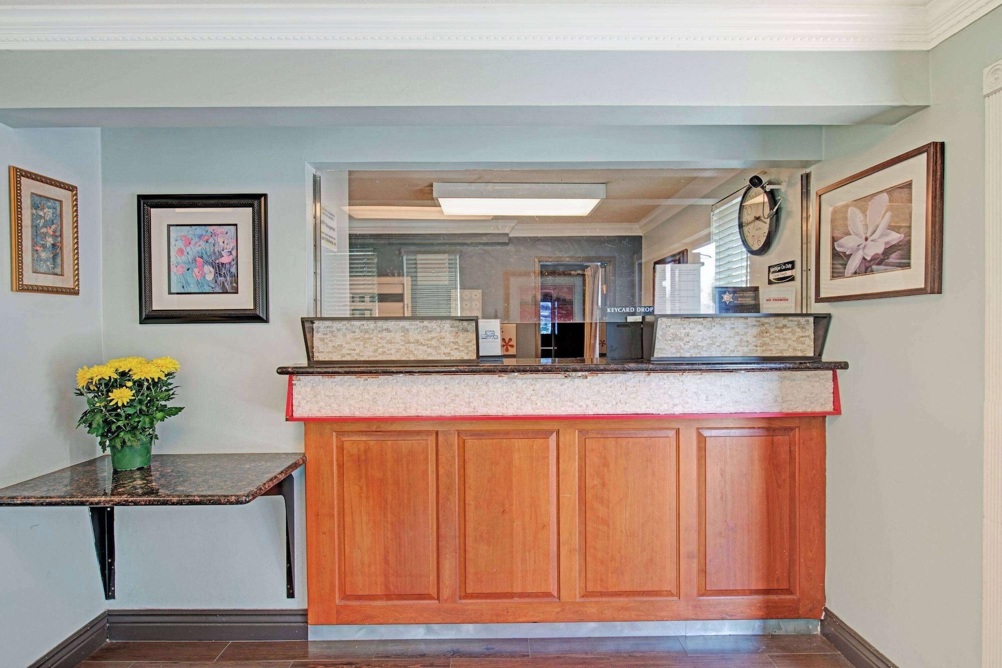 Vista Lobby Super 8 by Wyndham Sacramento/Florin Rd