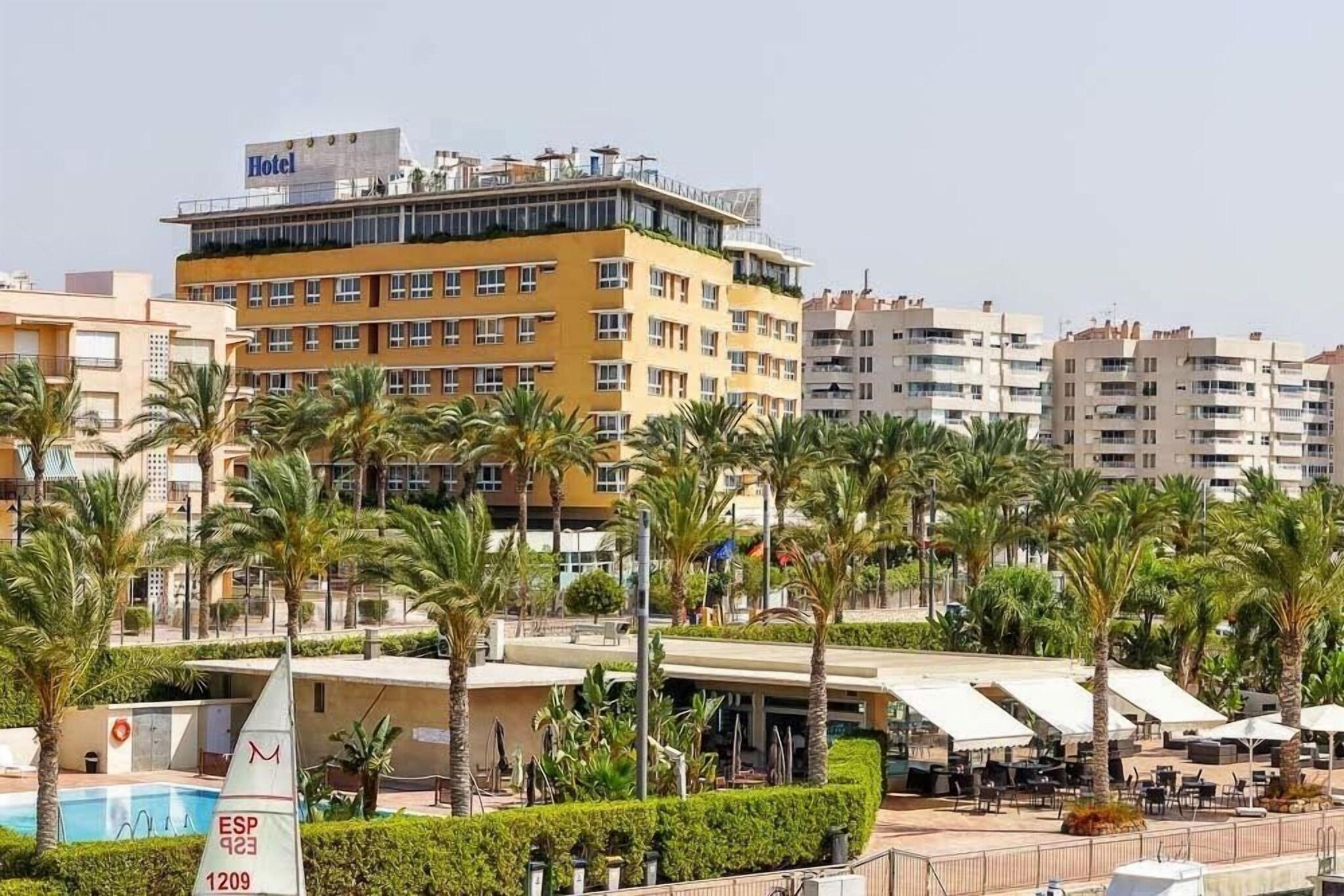 Vista Exterior Senator Águilas Hotel